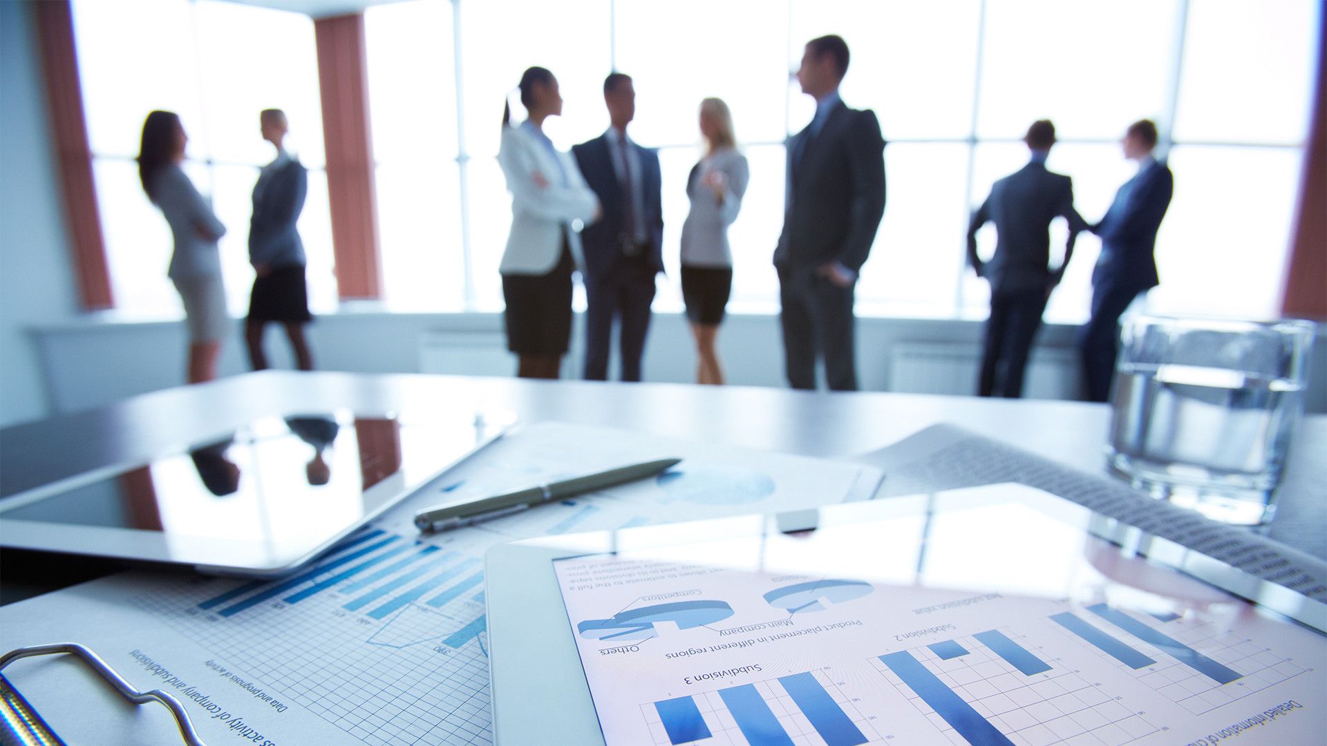Ufficio con manager e grafici, 1920x1080 Full HD 1080p, Desktop