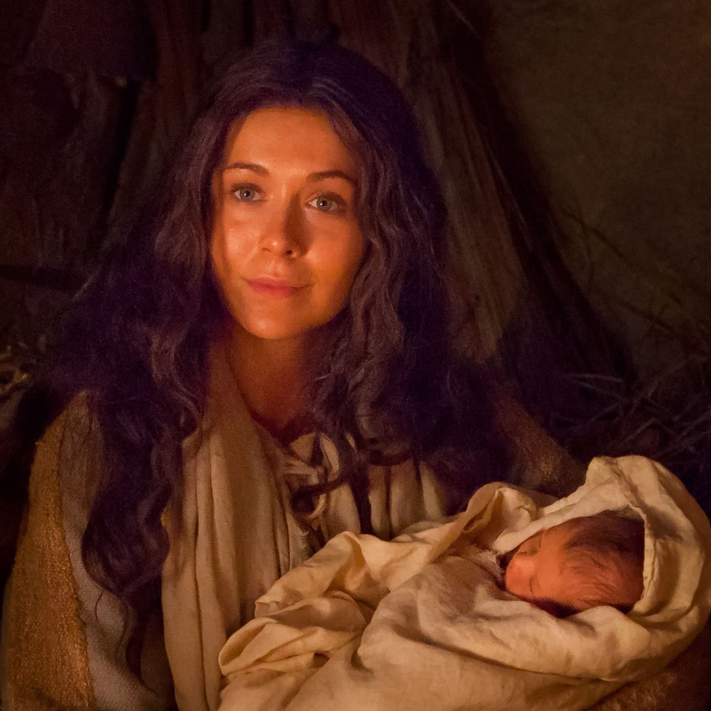 Maria con Gesù Bambino in fasce, 1439x1439 720p, Lenovo Legion