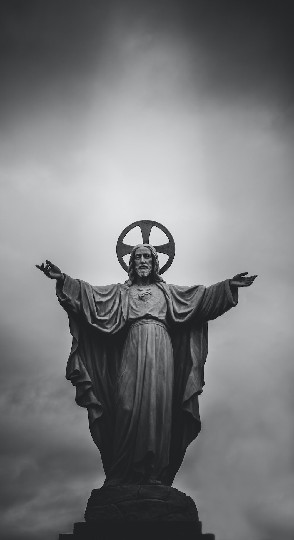 Statua di Gesù Cristo bianco e nero, 1000x1834 Full HD Verticale, iPhone