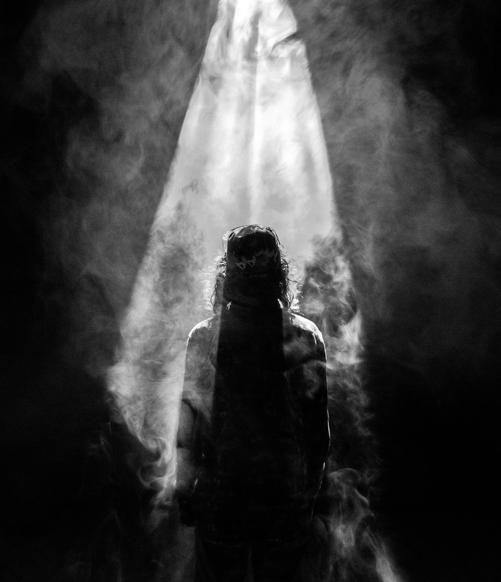 Silhouette figura luce divina, 1000x1162 Verticale, Mobile