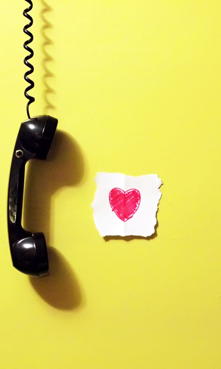 Cornetta telefonica e post-it cuore, 768x1280 Full HD Verticale, iPhone