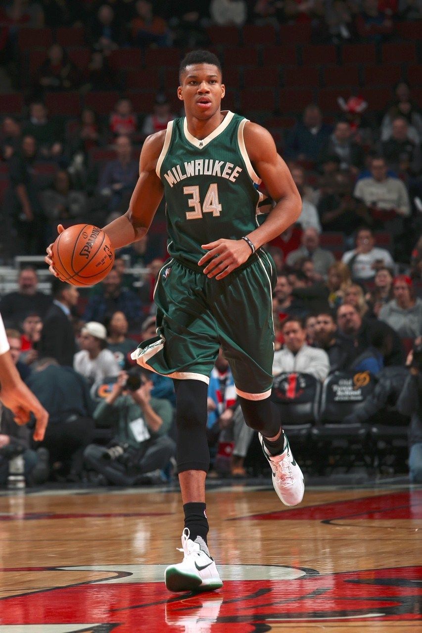 Giannis Antetokounmpo schiacciata Bucks, 750x1334 Full HD Verticale, Smartphone