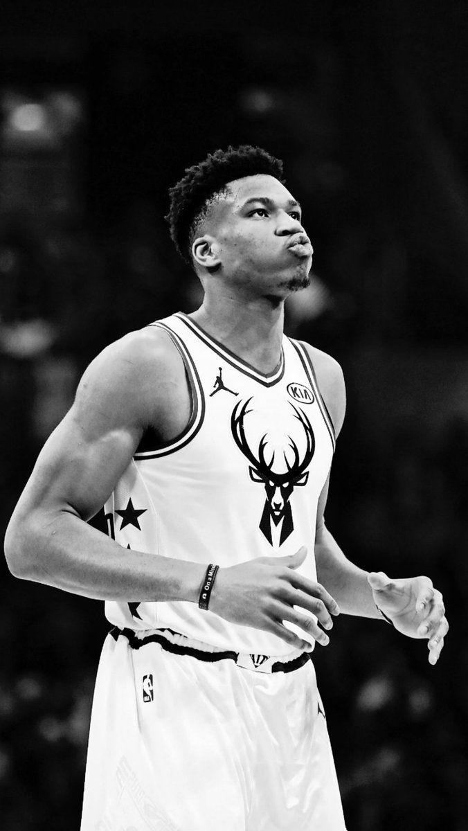 Giannis Antetokounmpo bianco e nero, 676x1200 Full HD Verticale, iPhone