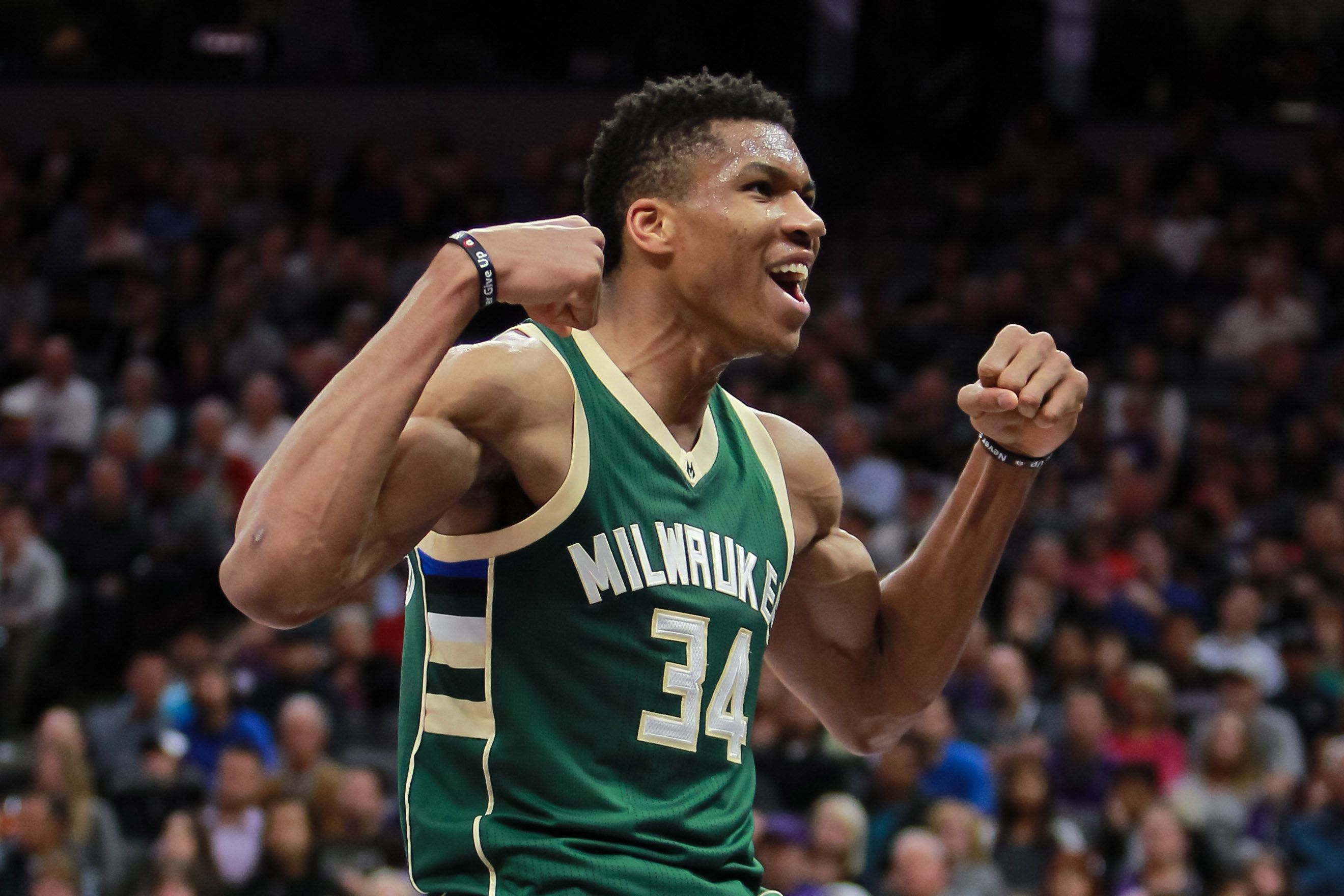 Giannis Antetokounmpo Milwaukee Bucks, 2640x1760 WQXGA, Monitor Gaming