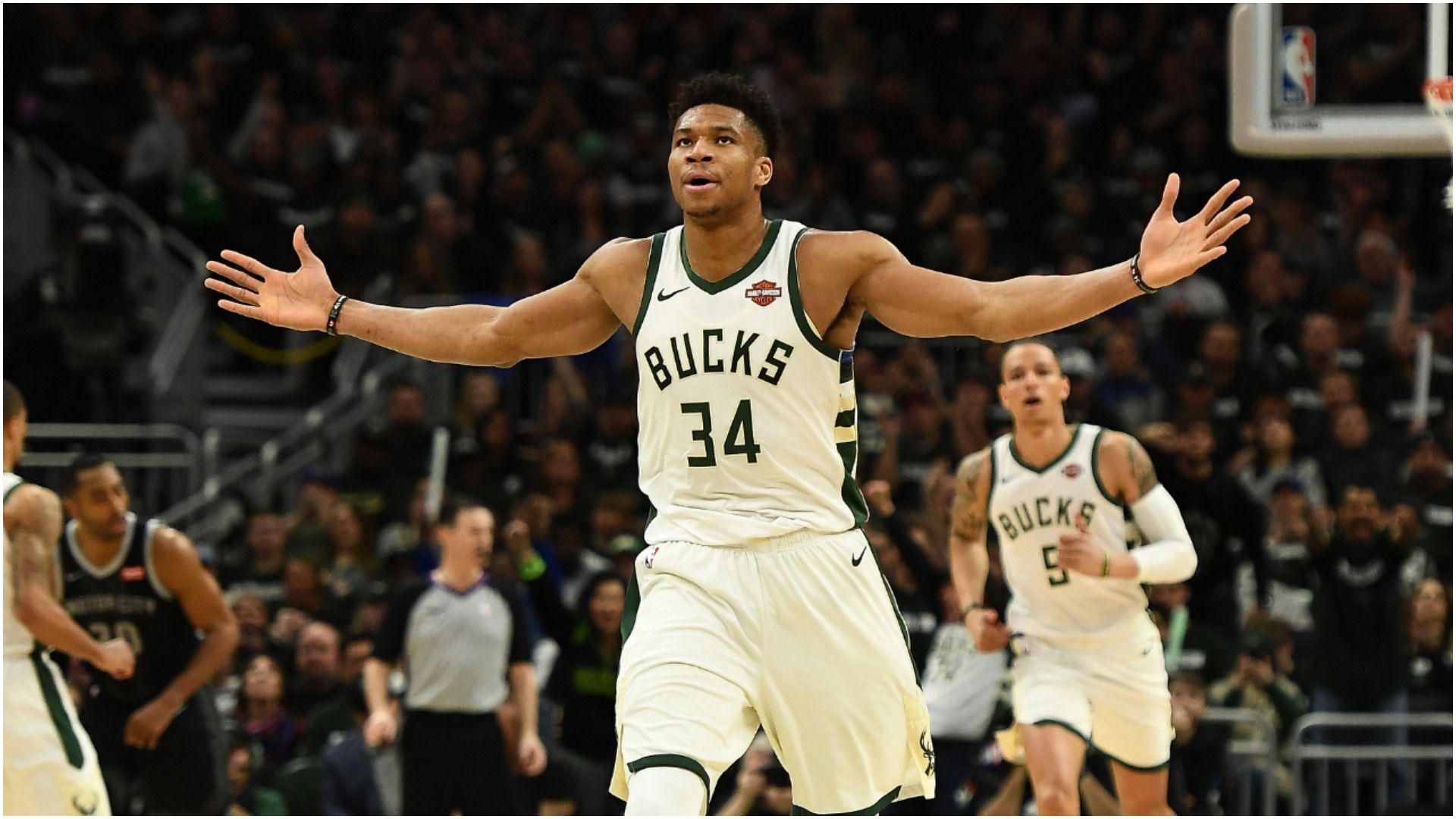Giannis Antetokounmpo Bucks basket, 1280x720 720p, Laptop