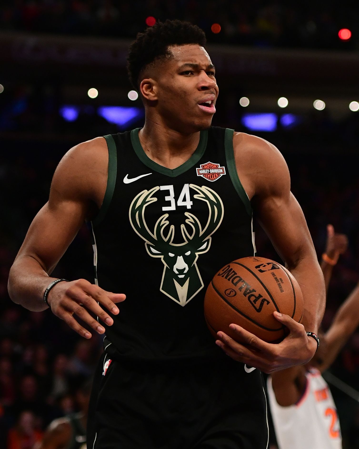 Giannis Antetokounmpo Milwaukee Bucks, NBA, 1508x1886 Verticale, Mobile