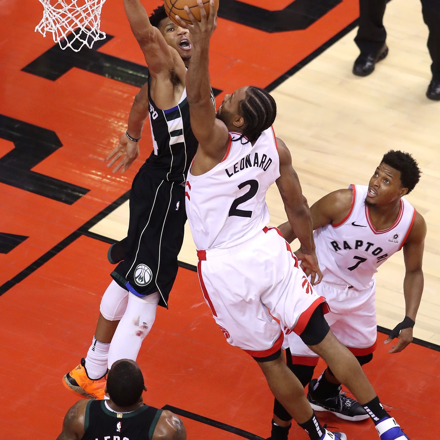 Giannis Antetokounmpo schiacciata vs Raptors, 1400x1400 720p, MacBook Air