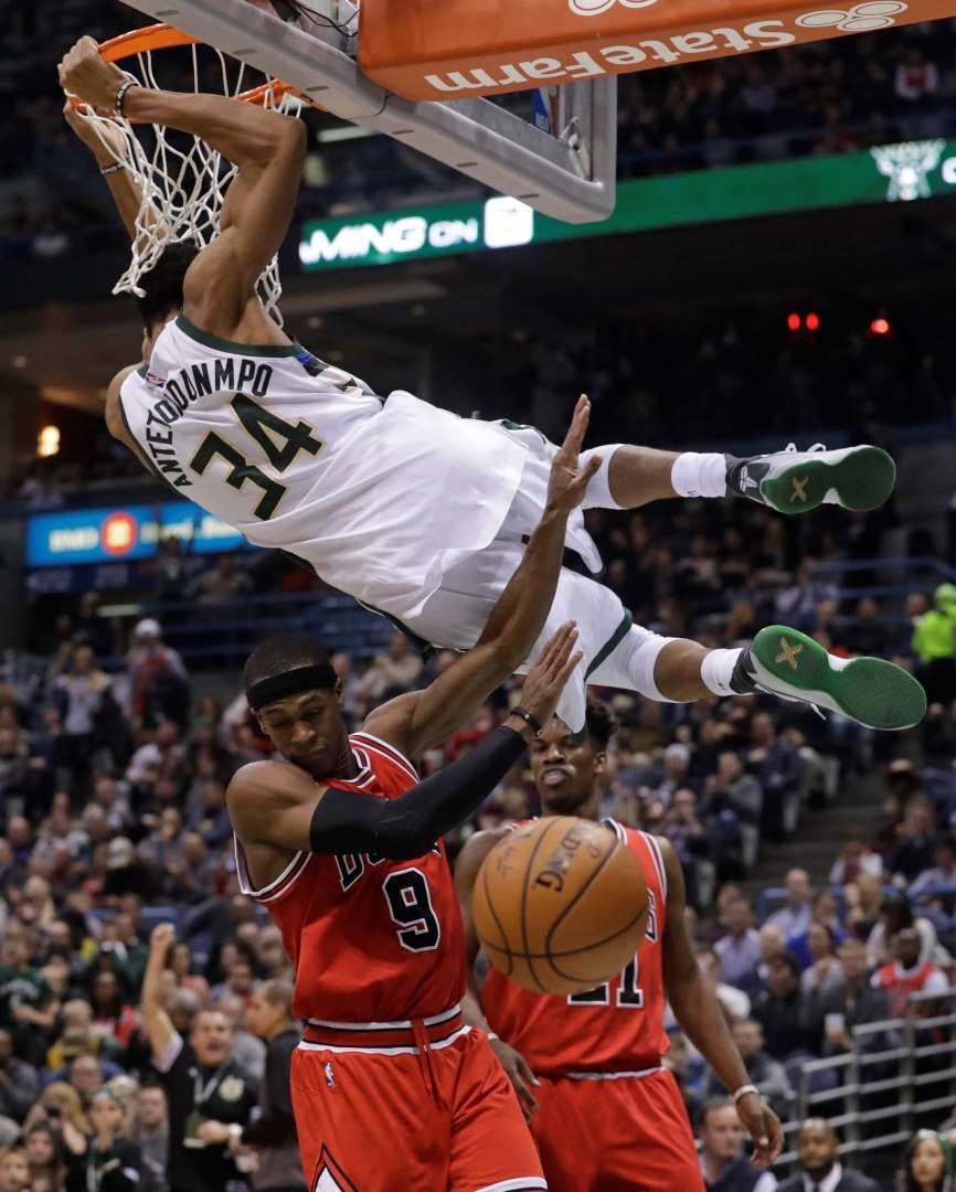 Giannis Antetokounmpo schiacciata Bucks, 866x1080 Verticale, Mobile