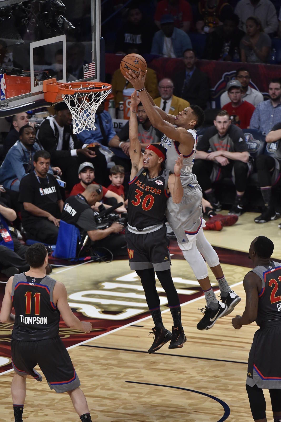 Giannis Antetokounmpo basket Bucks, 1080x1920 Full HD Verticale, Samsung Galaxy
