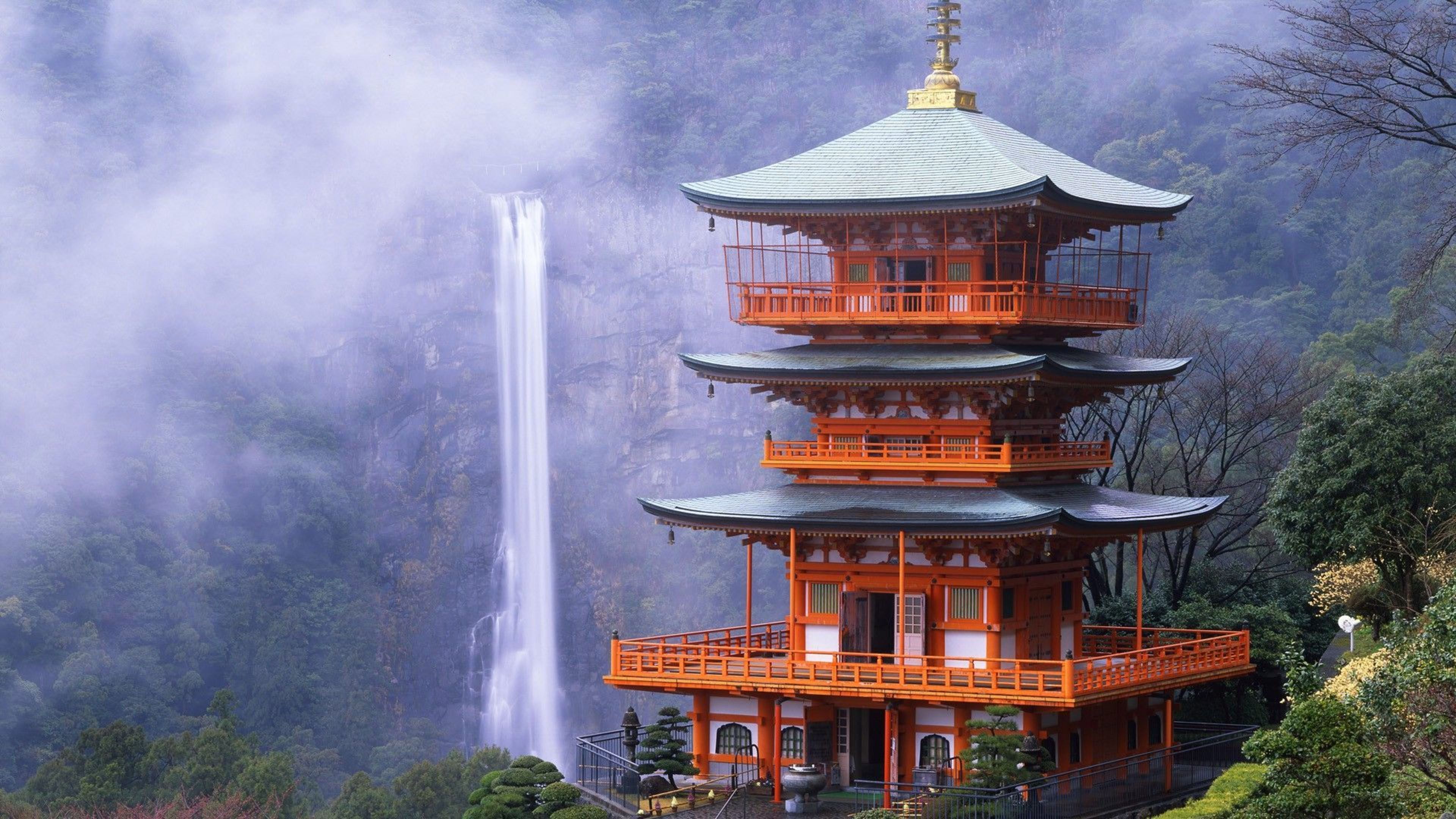 Pagoda arancione con cascata, 3840x2160 Ultra HD, 4K TV