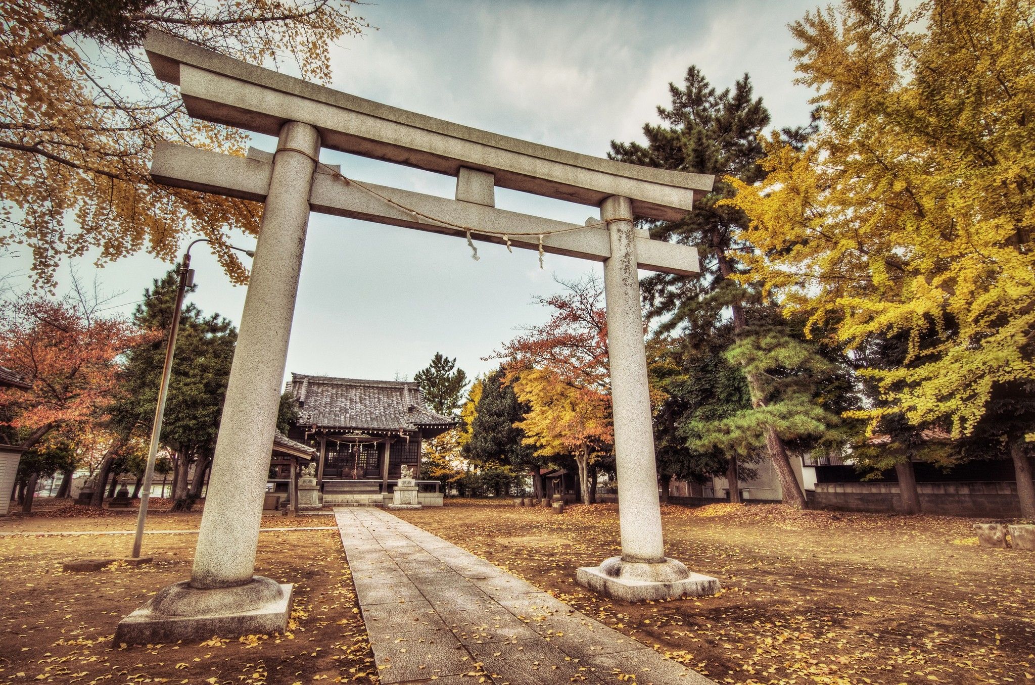Ponte pagoda montagne innevate, 1360x768 HD, Desktop