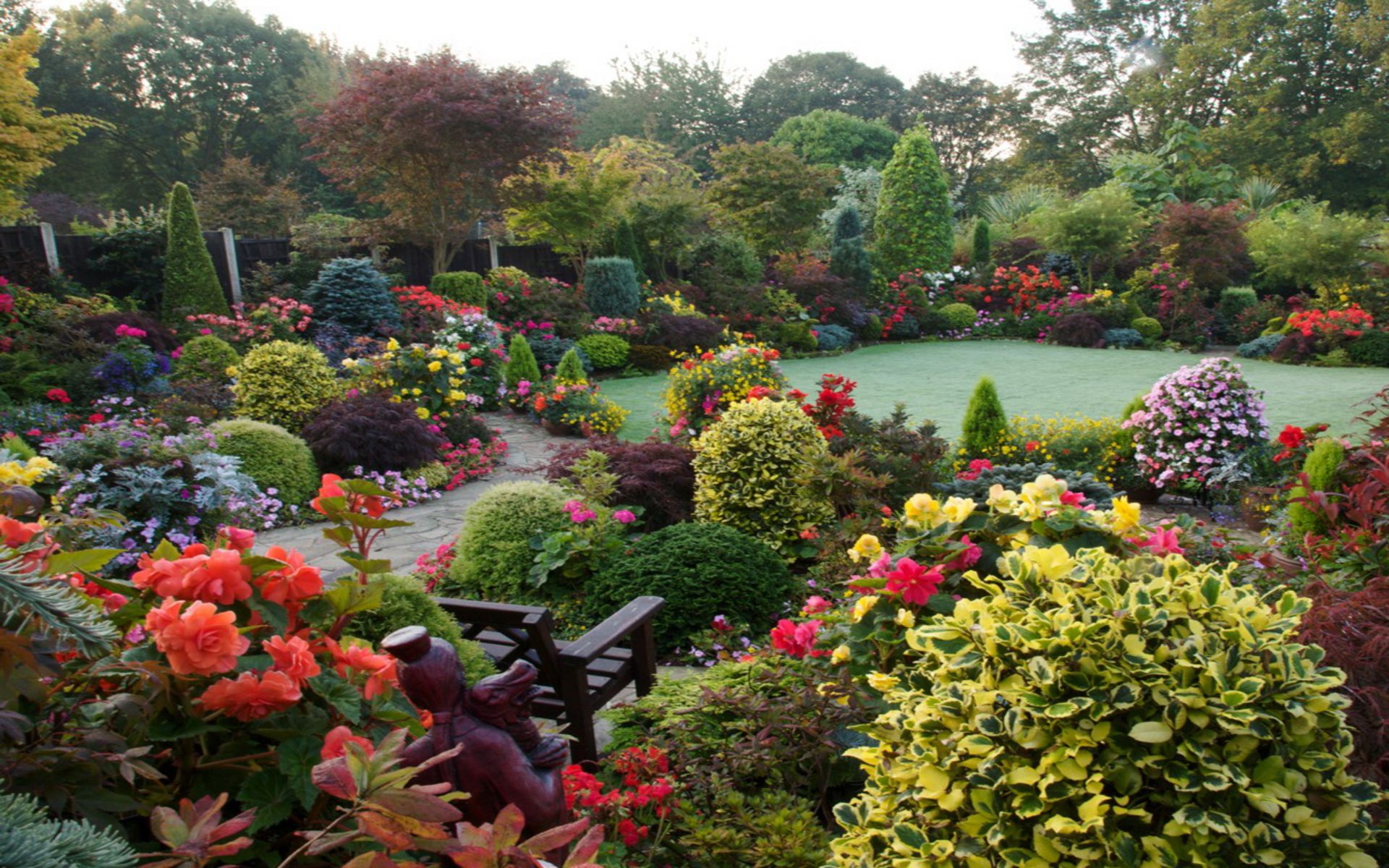 Giardino con arbusti colorati e panchina, 1920x1200 Full HD+ WUXGA, Desktop