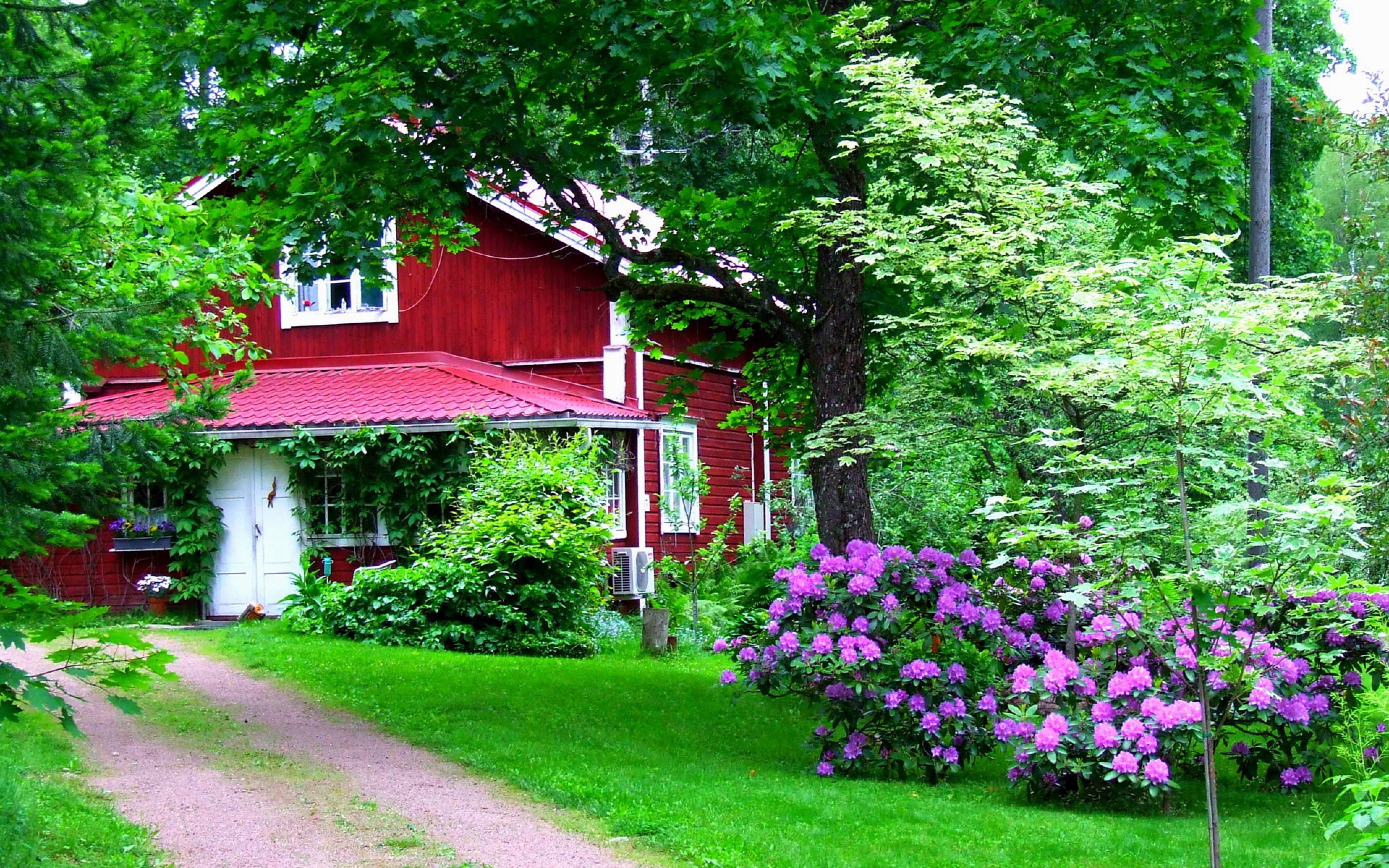 Casa rossa con giardino fiorito, 3840x2400 UHD, PC 4K