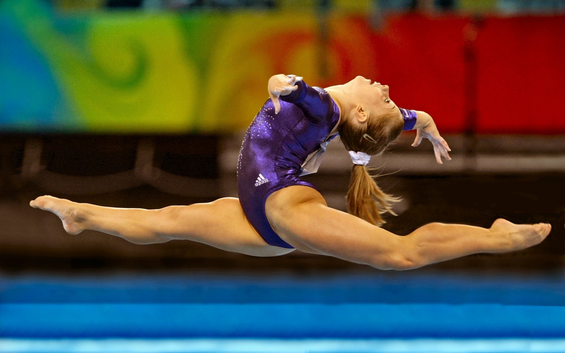 Ginnasta salto spaccata viola, 1920x1200 Full HD+ WUXGA, Desktop