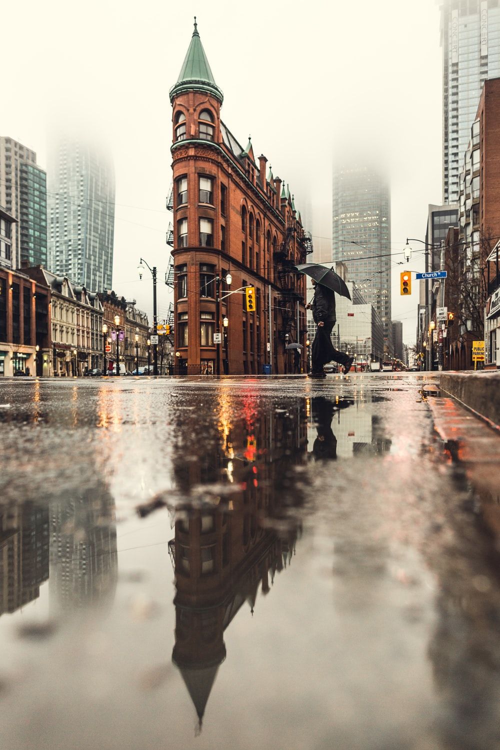 Gooderham Building Toronto pioggia, 1000x1500 Full HD Verticale, iPhone