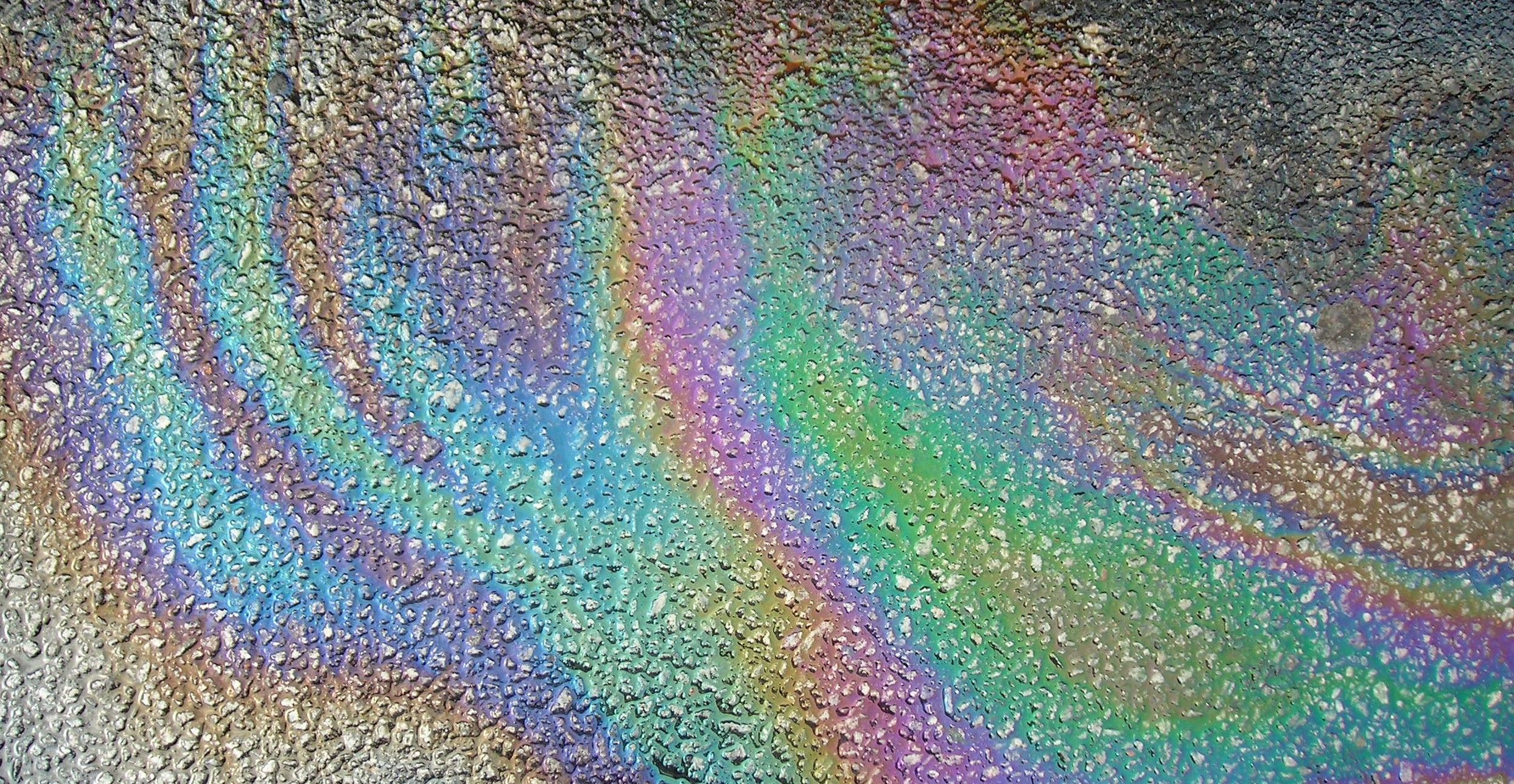 Superficie con riflessi olografici arcobaleno, 2487x1288 alta risoluzione, Desktop