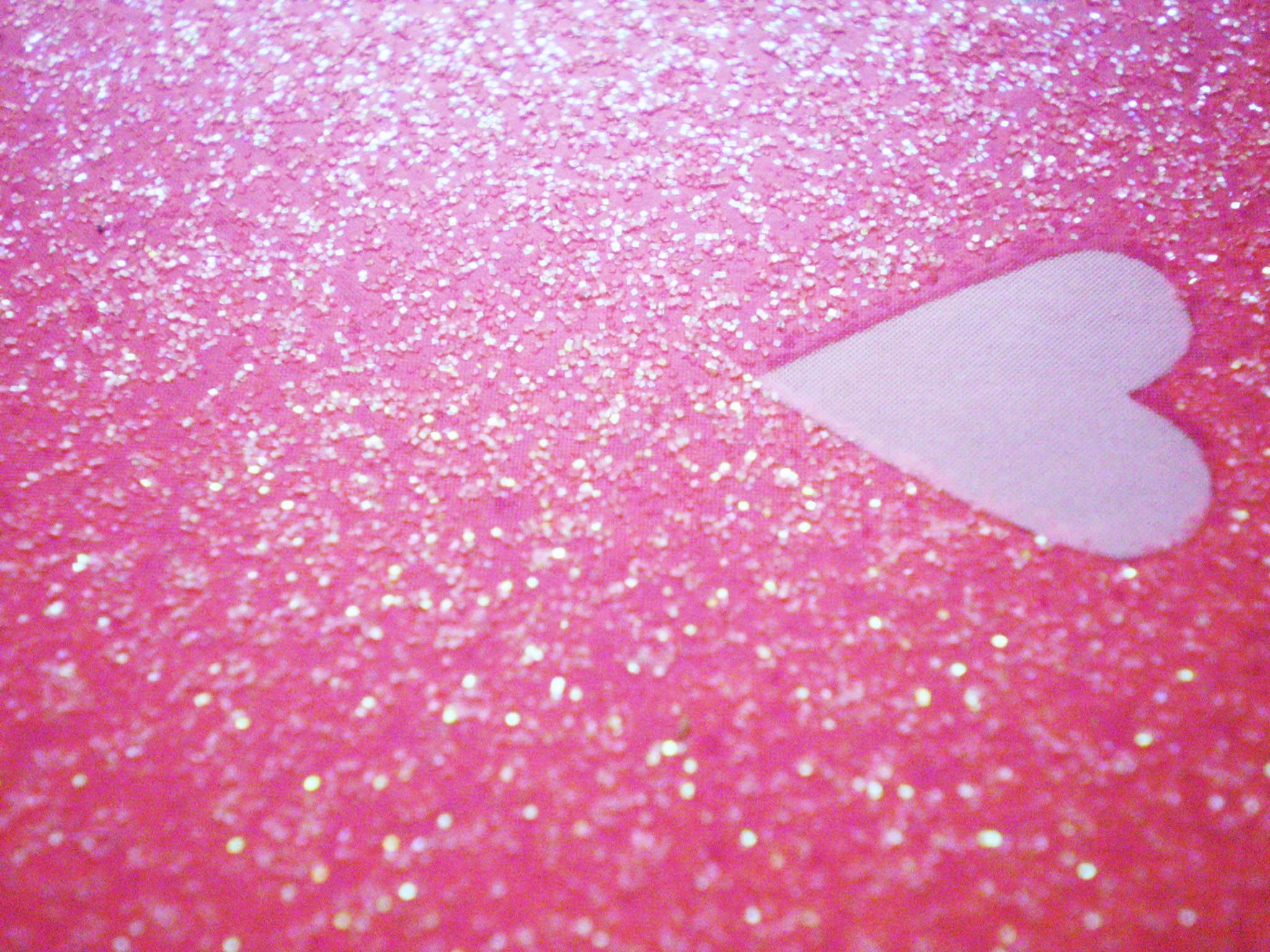 Cuore bianco su glitter rosa, 2048x1536 2K, Laptop