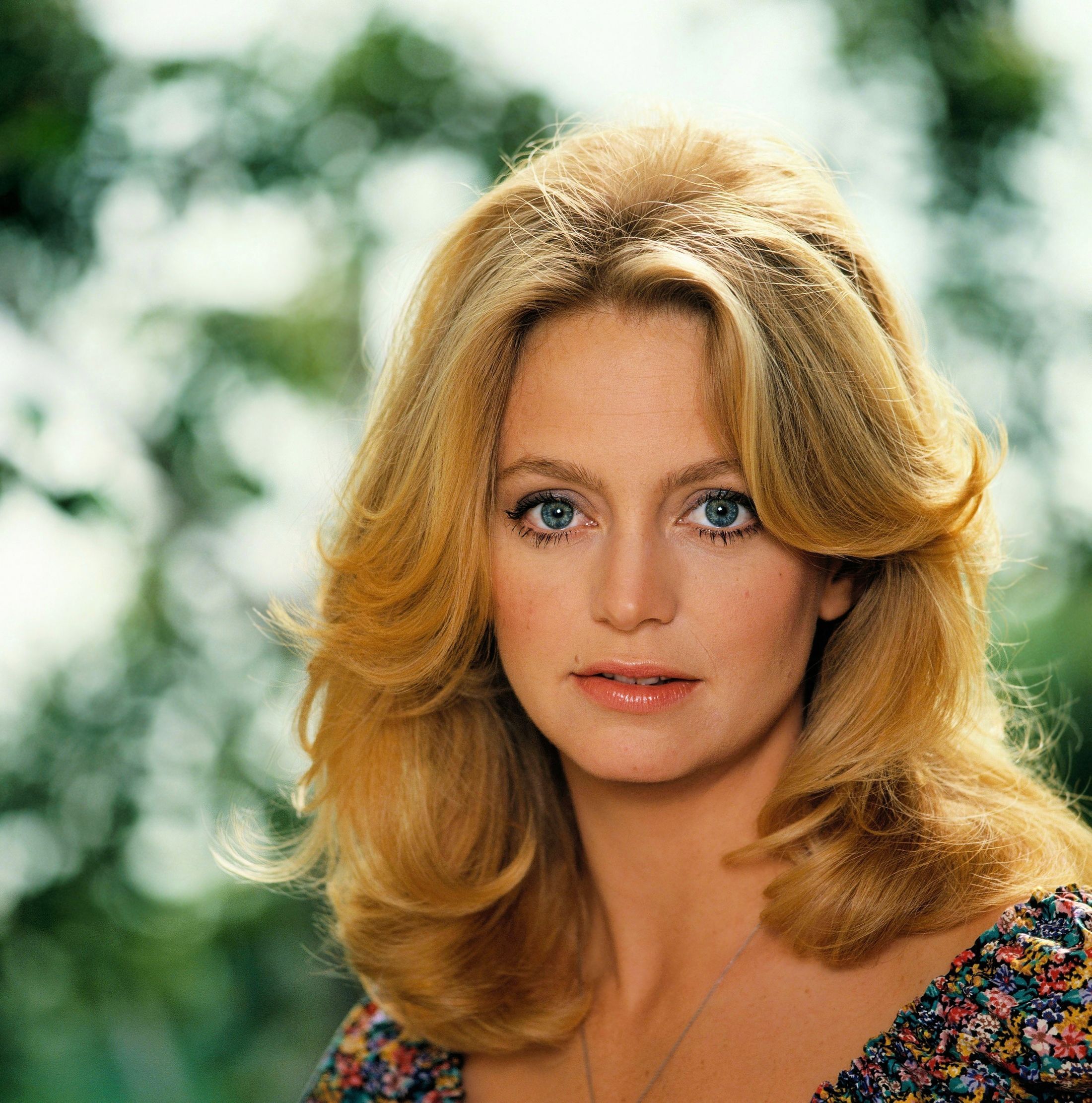 Ritratto donna capelli biondi, 2200x2222 Full HD Verticale, iPhone