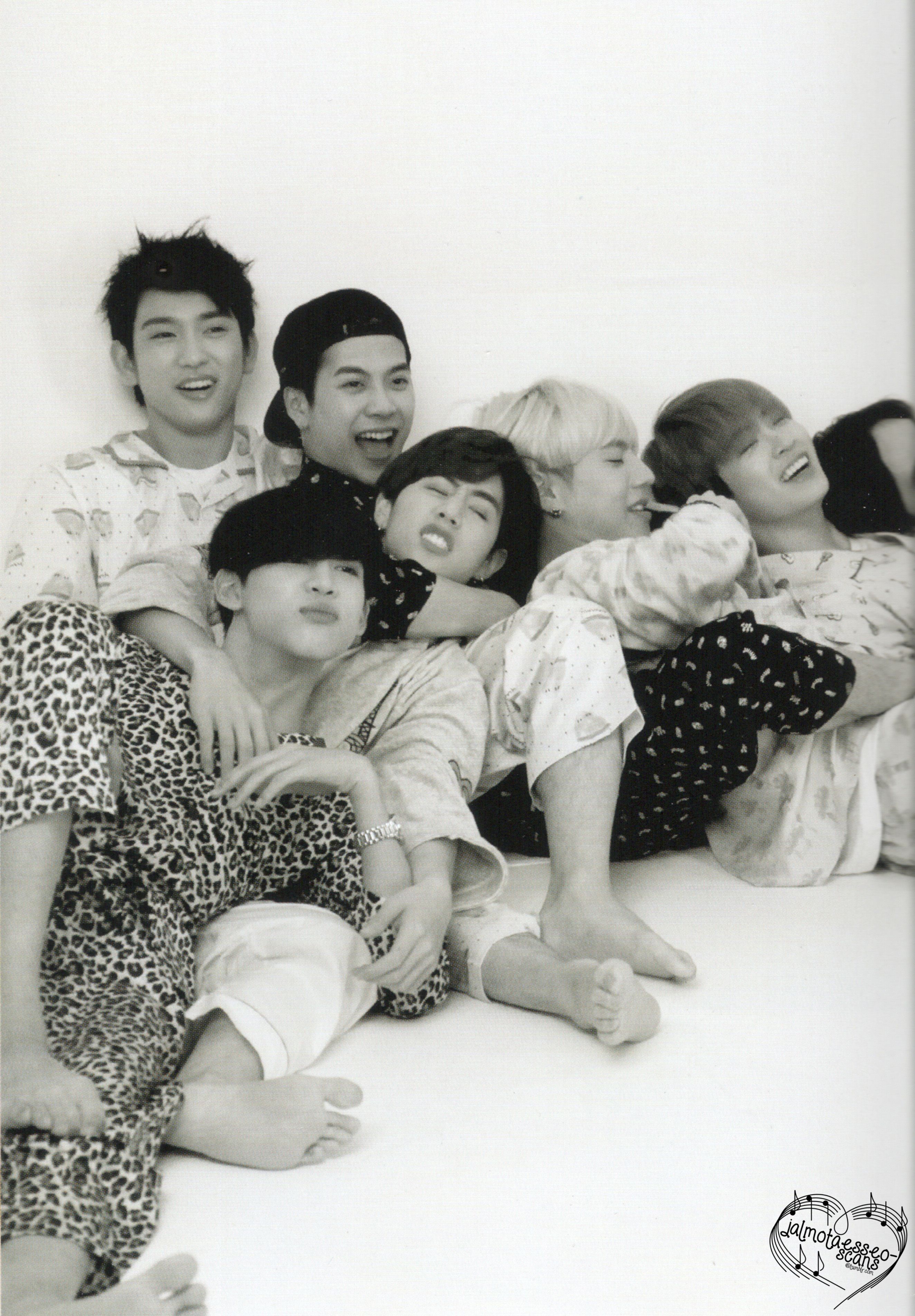 Gruppo K-pop bianco e nero, 2648x3806 Full HD Verticale, iPhone