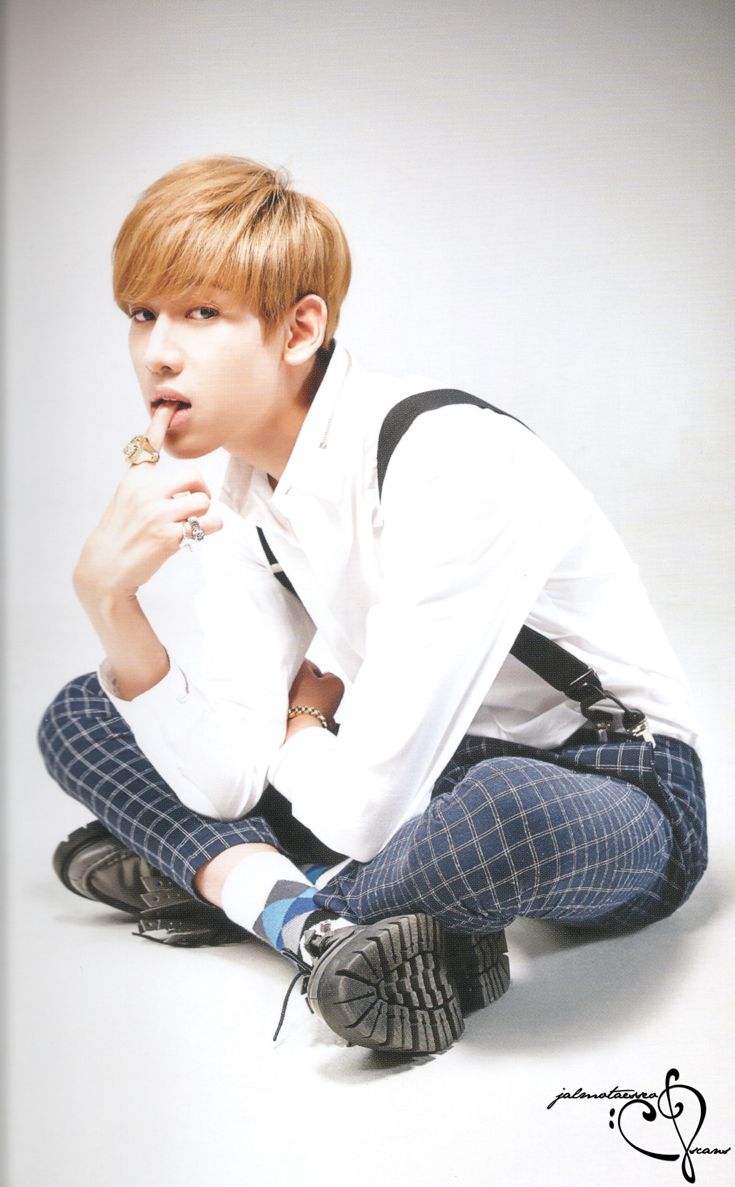 BamBam Got7 seduto, Kunpimook Bhuwakul, 2387x3853 Verticale, Telefono