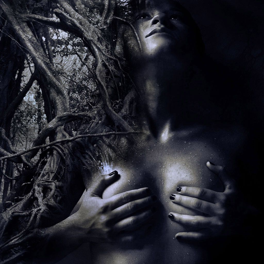 Donna scura tra radici, 1024x1024 HD, PC Desktop
