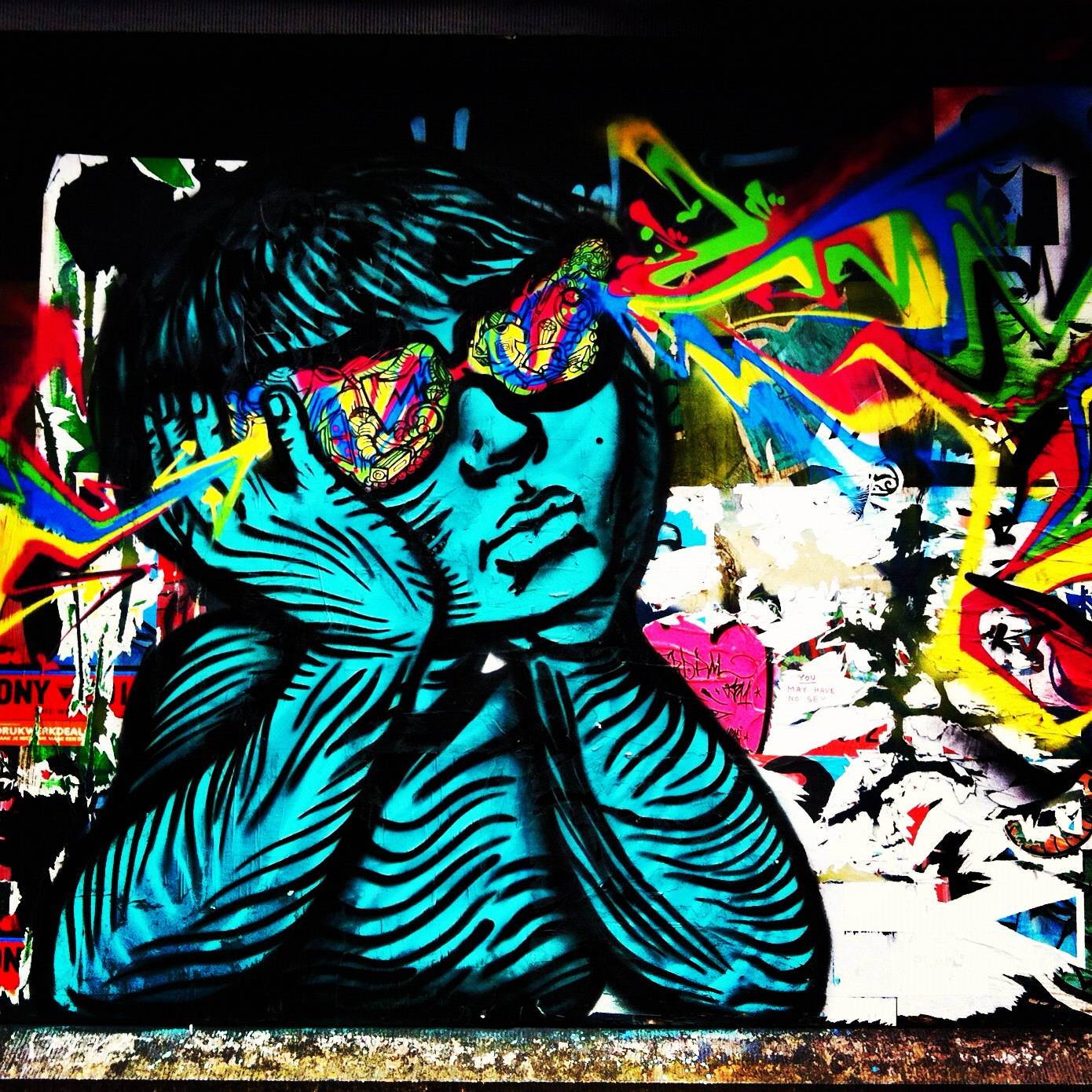 Graffiti volto azzurro con occhiali, 1390x1390 HD, Desktop