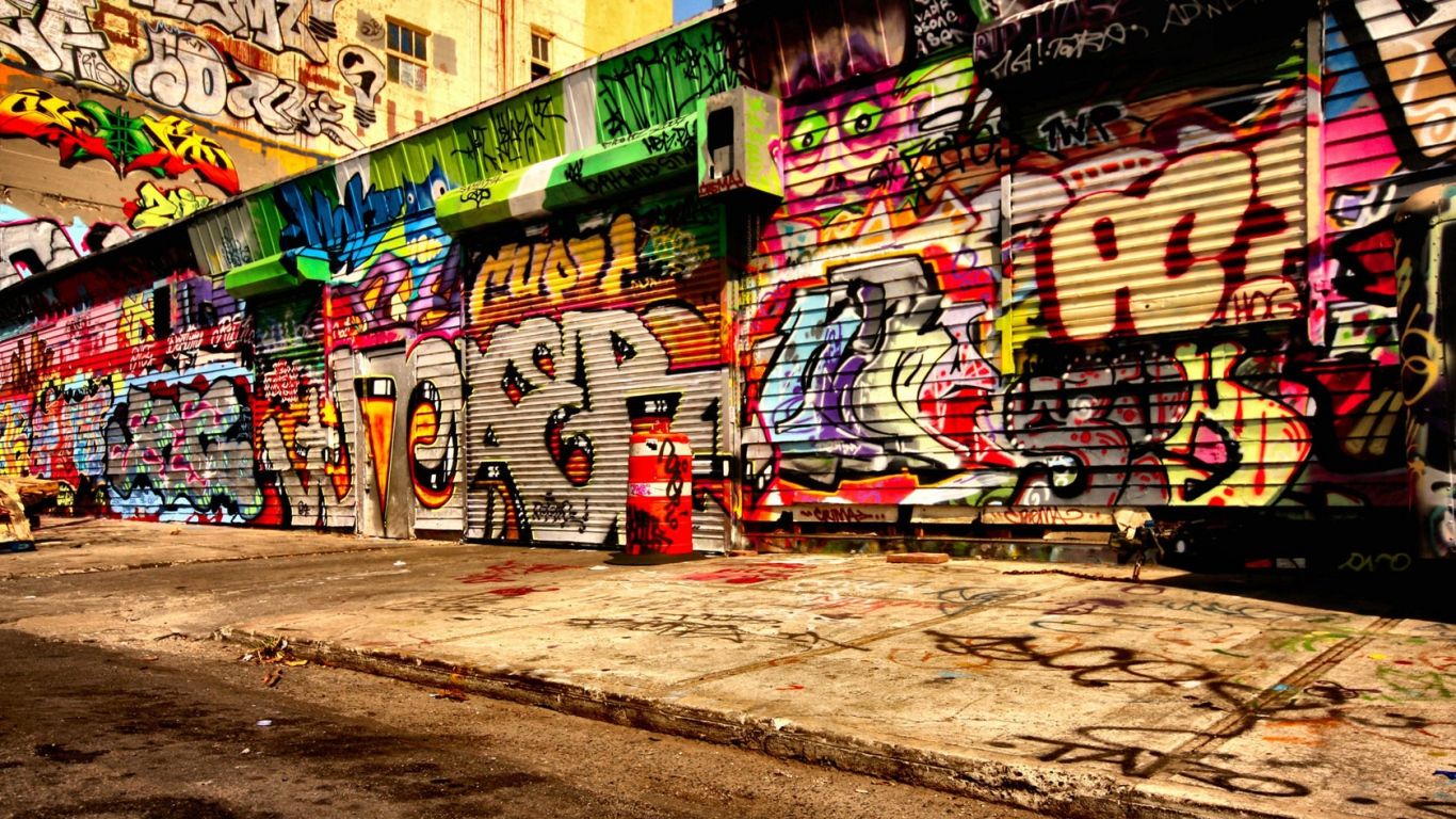 Vicolo con graffiti colorati, 2379x1547 2K, Laptop