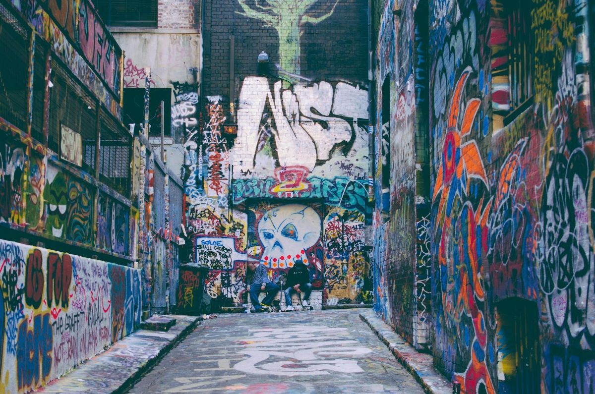 Edificio abbandonato con graffiti colorati, 1440x2560 Full HD Verticale, Samsung Galaxy