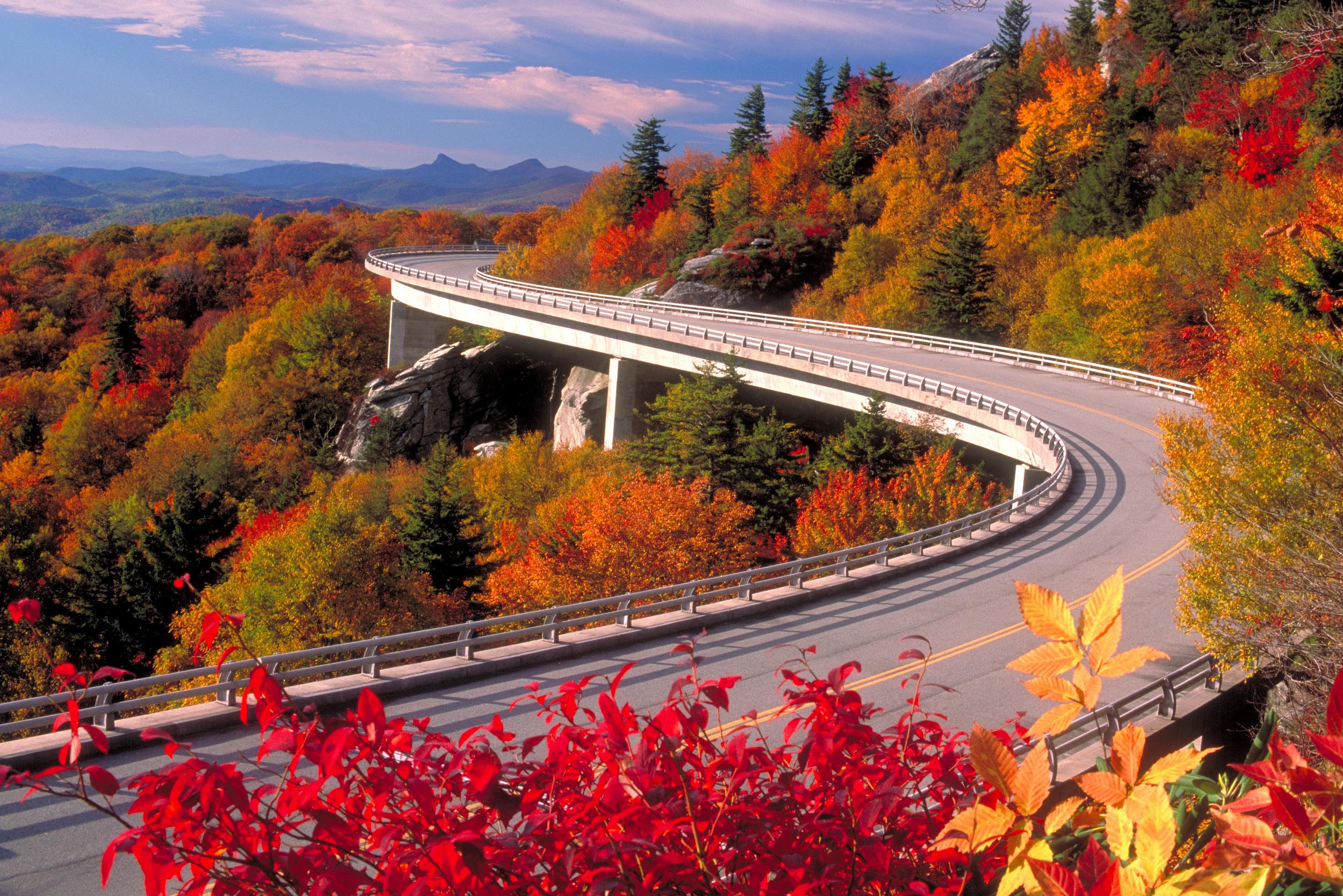 Viadotto montano autunno colorato, 2956x1972 WQXGA, PC