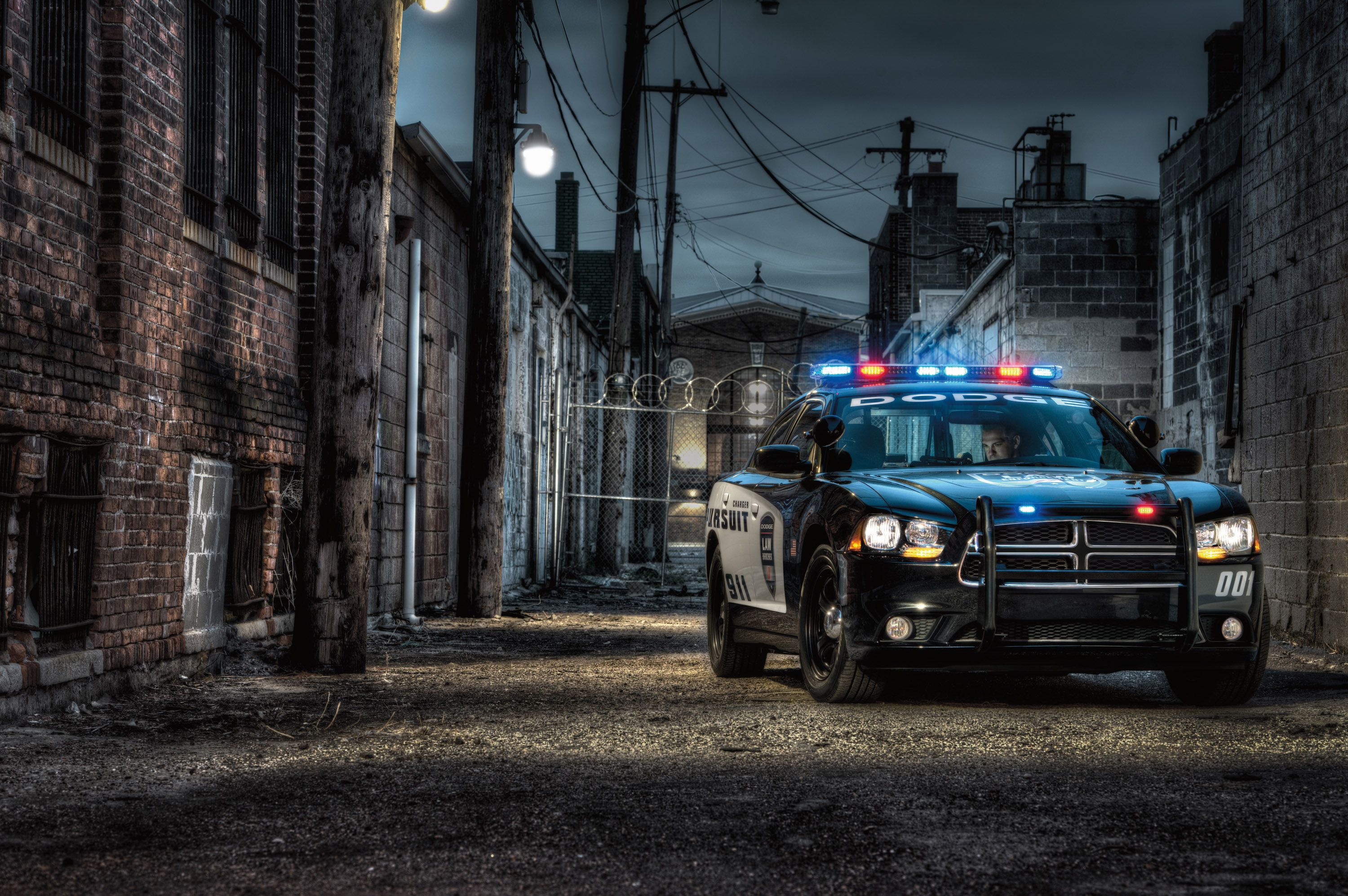 Auto polizia Dodge Charger vicolo, V8, 3000x1995 2K, Laptop