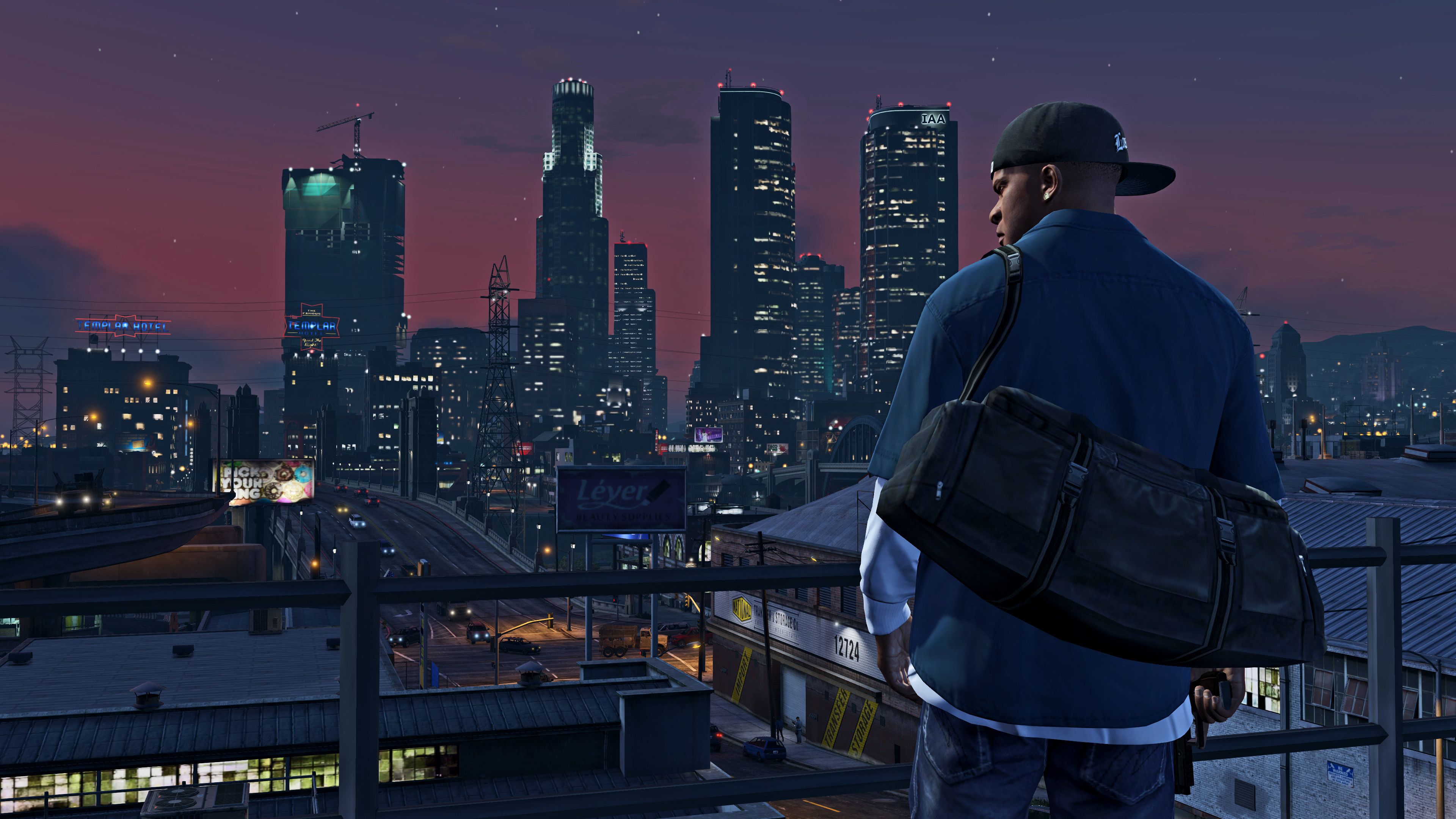 Personaggio GTA 5 vista città, 3840x2160 4K, Desktop 4K
