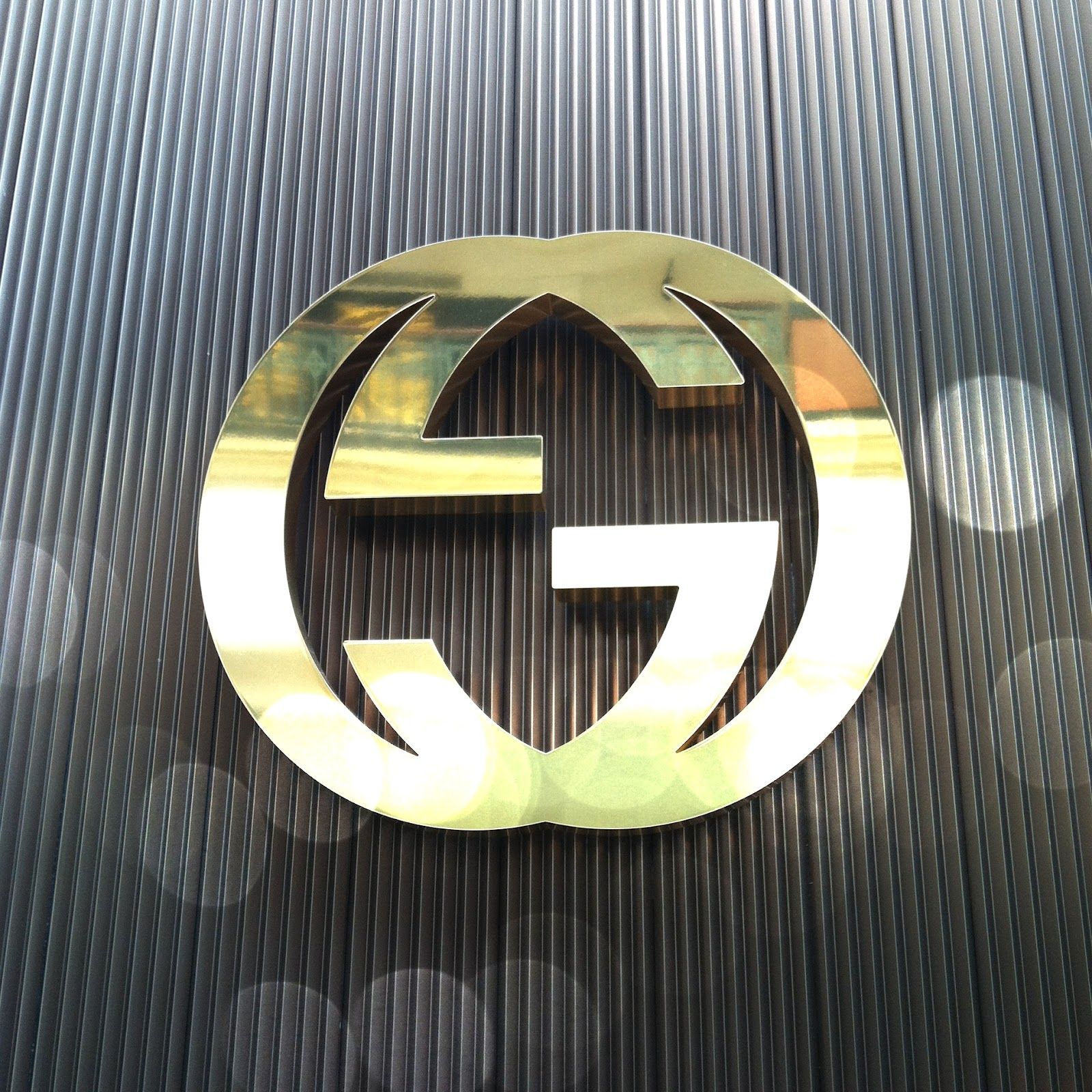 Logo Gucci dorato metallico, 1600x1600 HD Ready, Notebook Gaming