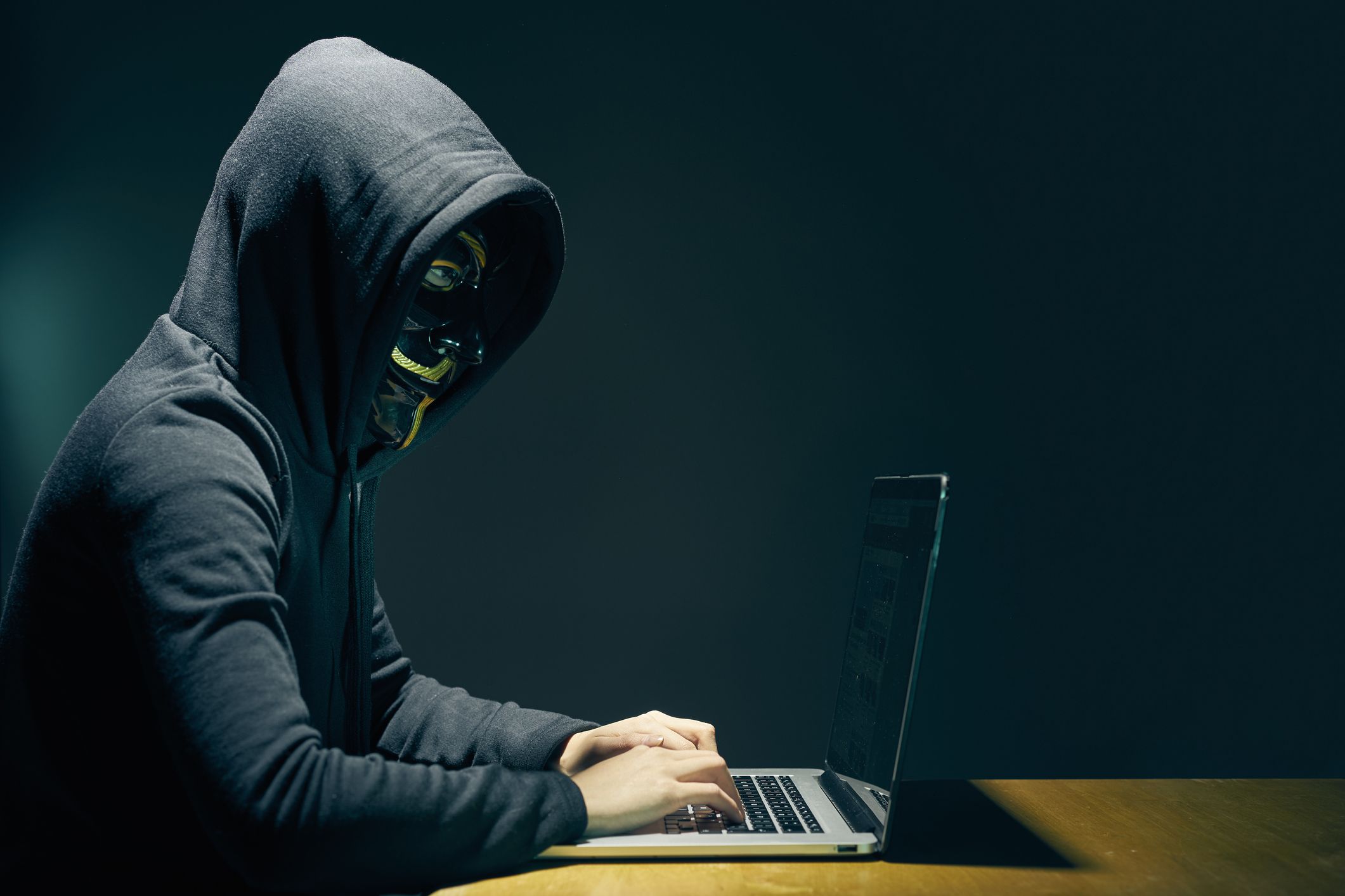 Anonymous laptop tavolo verde, 2121x1414 alta risoluzione, PC