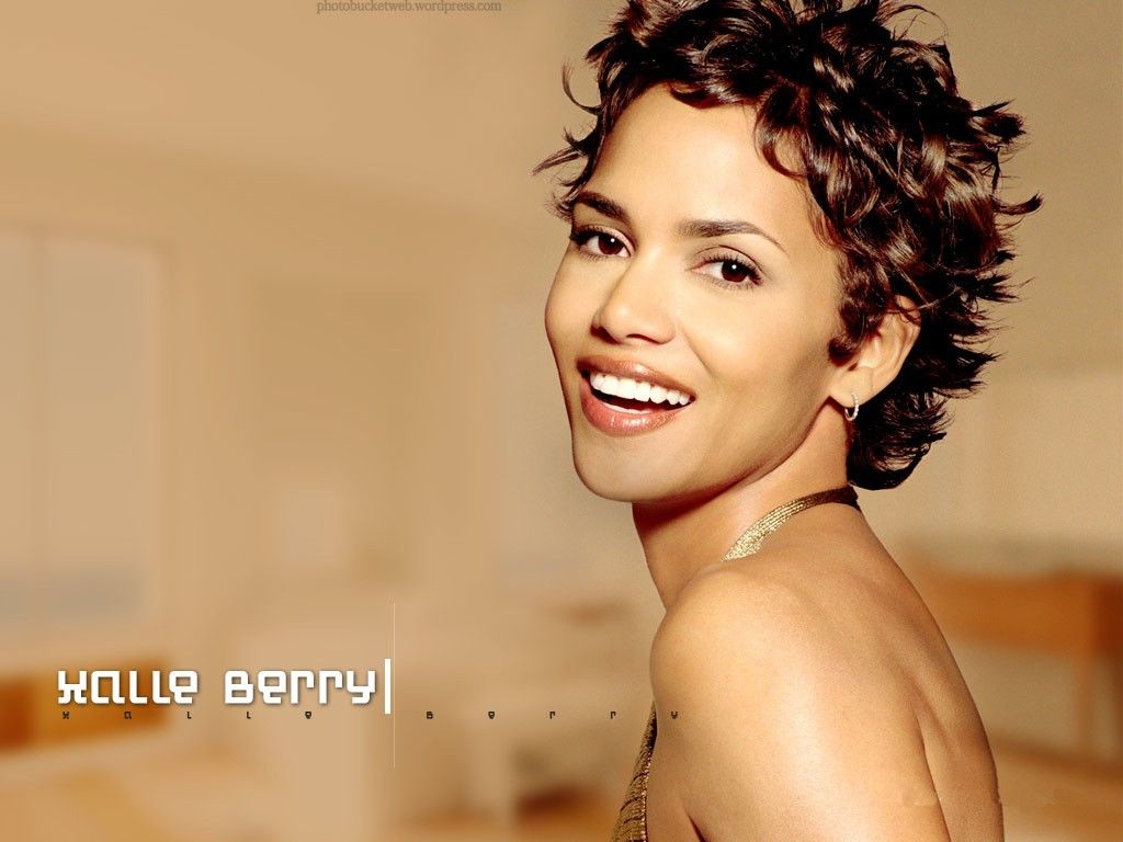 Halle Berry sorridente capelli corti, 1024x768 HD, Laptop