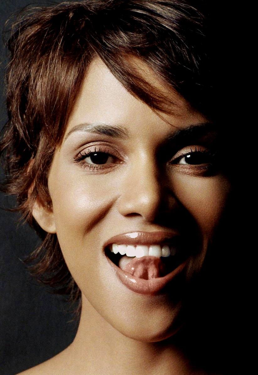 Halle Berry ritratto sorridente, 823x1197 Verticale, Xiaomi