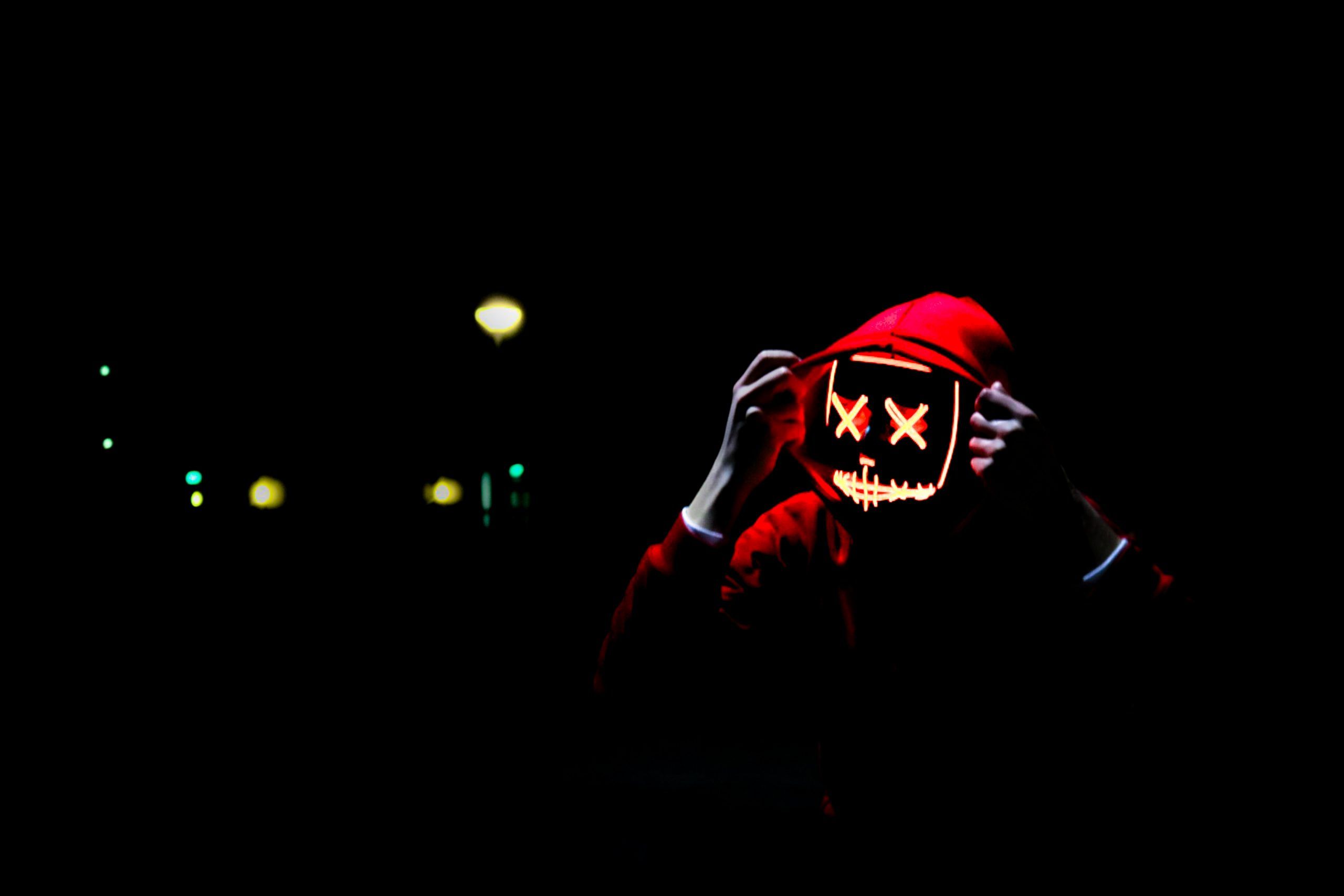 Persona con maschera neon rossa, 2560x1707 WQXGA, Desktop