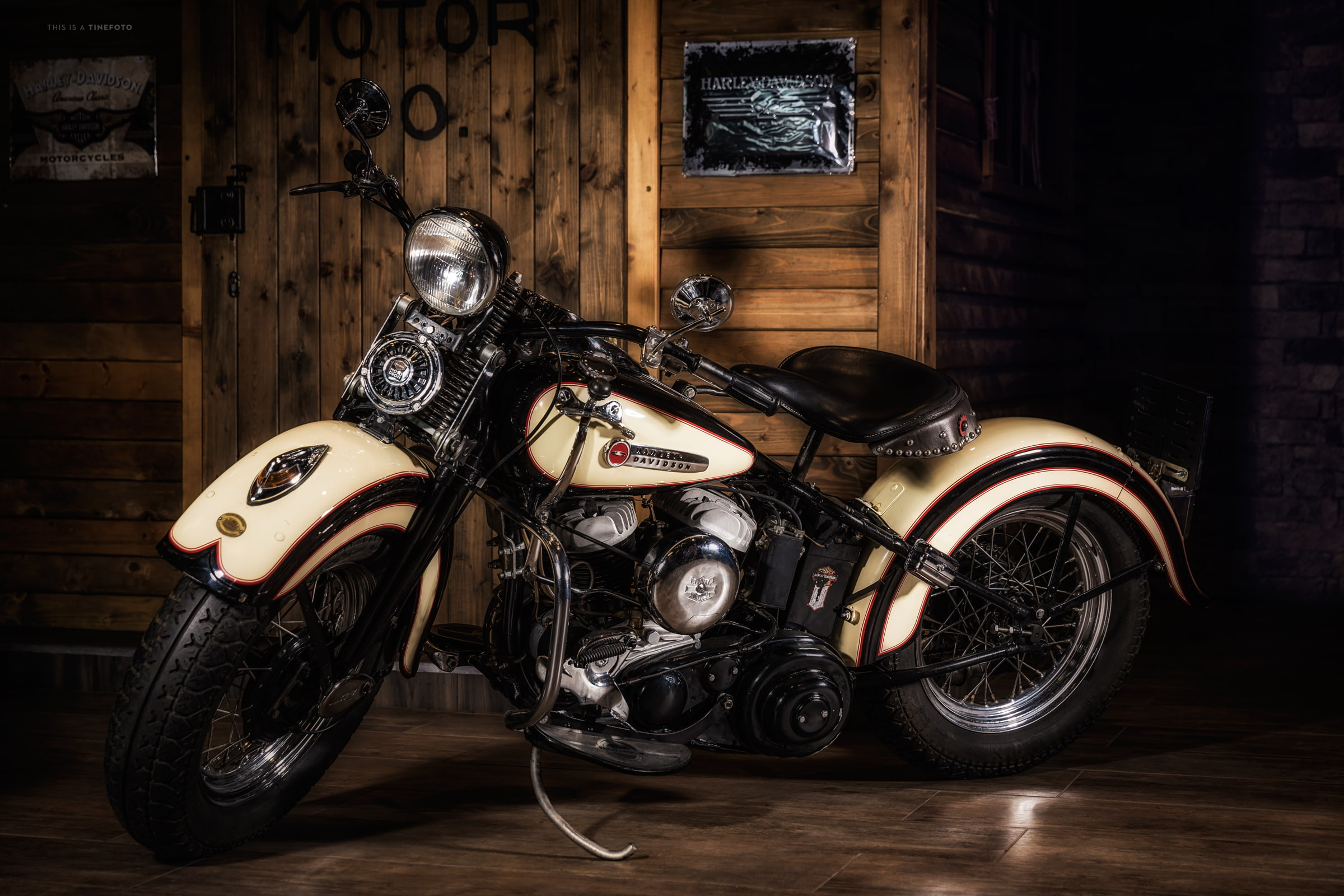 Moto Harley Davidson vintage crema, 2400x1600 2K, Desktop