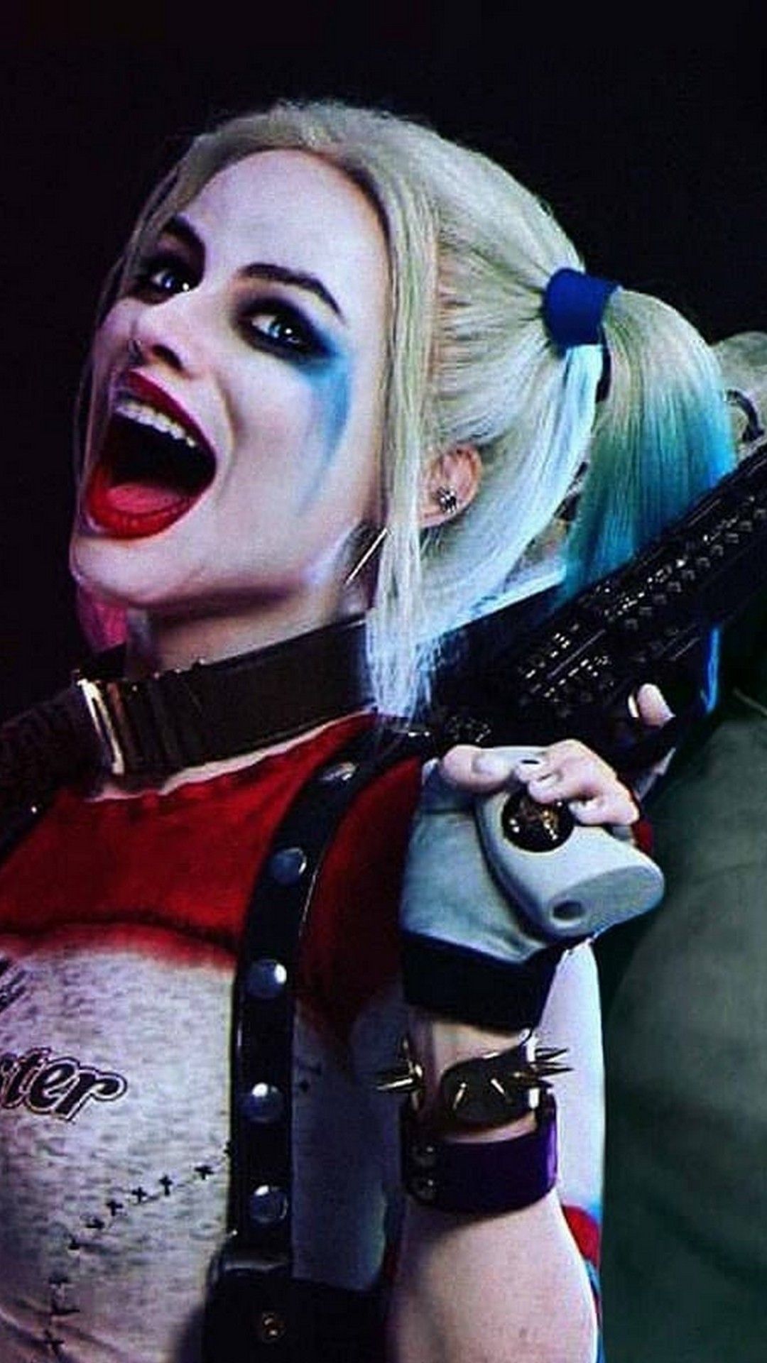 Harley Quinn con arma, 1080x1920 Full HD Verticale, Smartphone