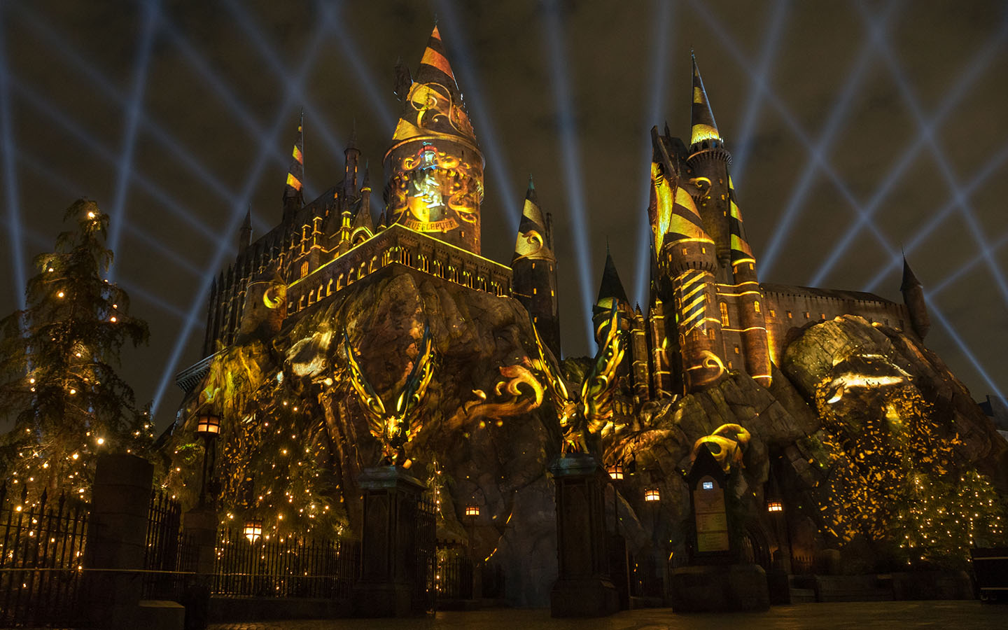 Castello di Hogwarts illuminato notte, 1920x1199 Full HD 1080p, Desktop