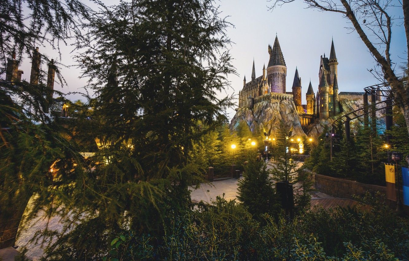Castello Hogwarts illuminato di notte, 2048x1152 Hi-Res, PC Desktop