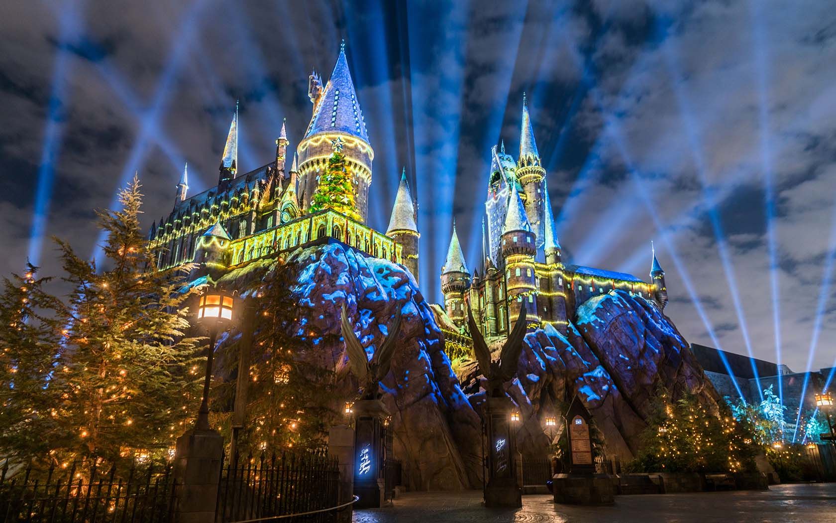 Castello Hogwarts illuminato di notte, 1680x1050 HD, Desktop