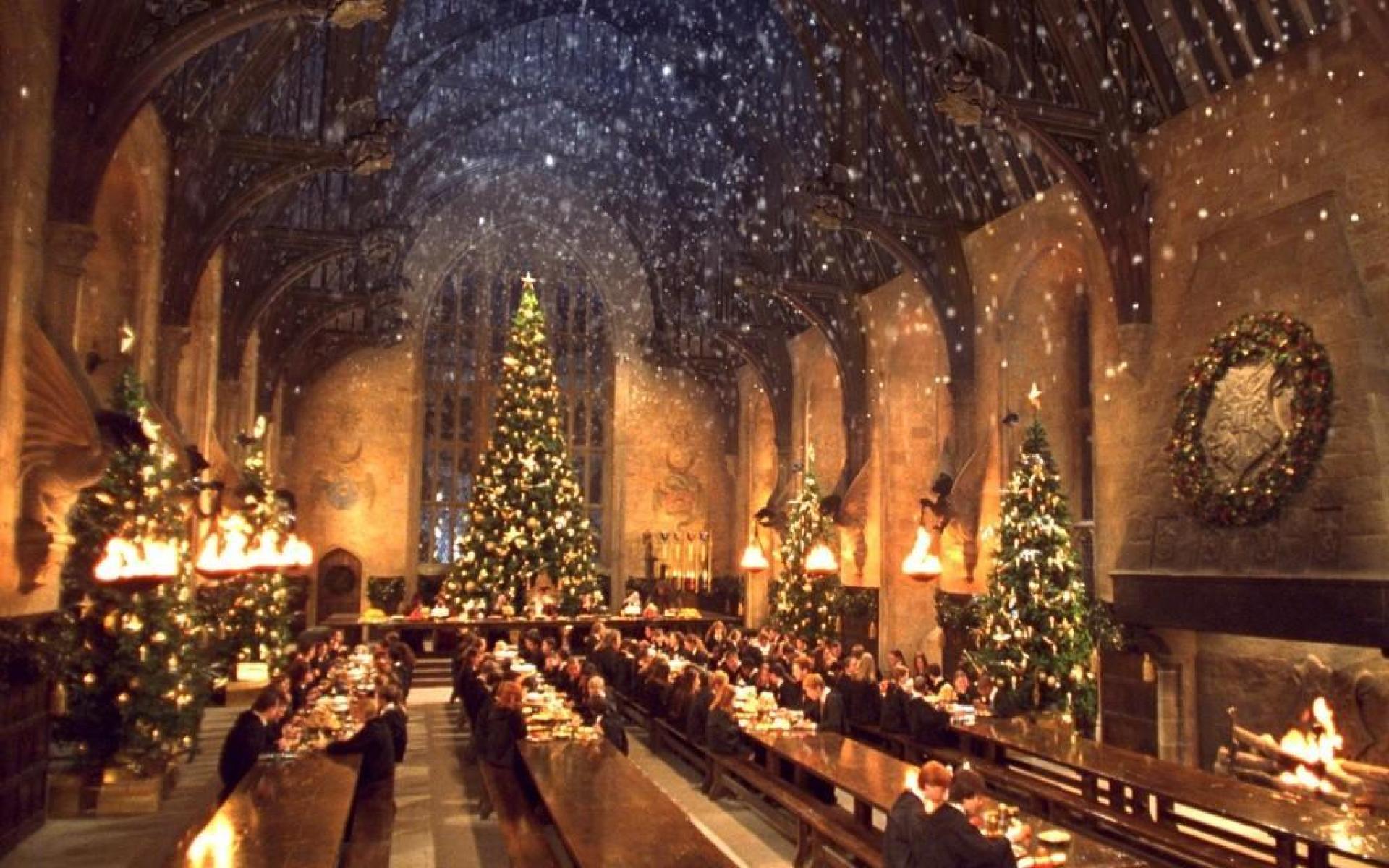 Castello di Hogwarts tra nuvole, 1366x768 HD, PC Desktop