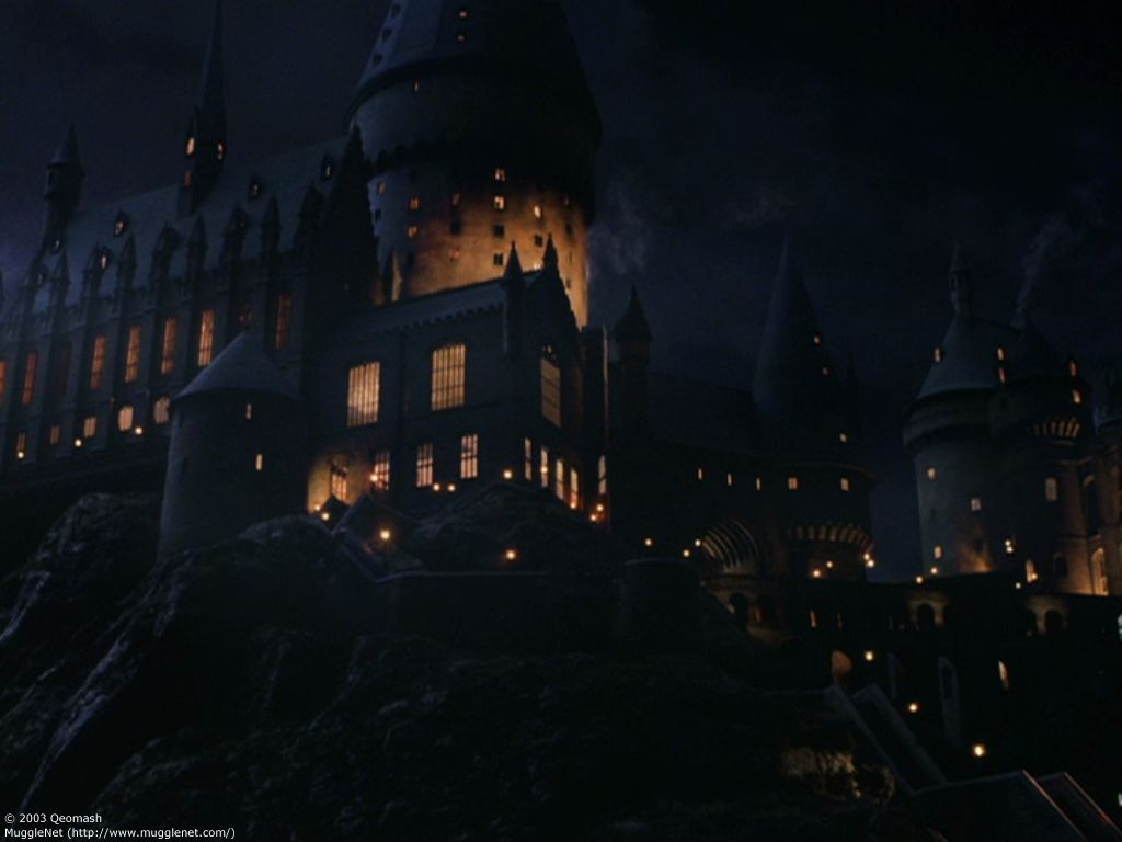 Castello Hogwarts serpente verde luminoso, 2560x1440 2K, Desktop