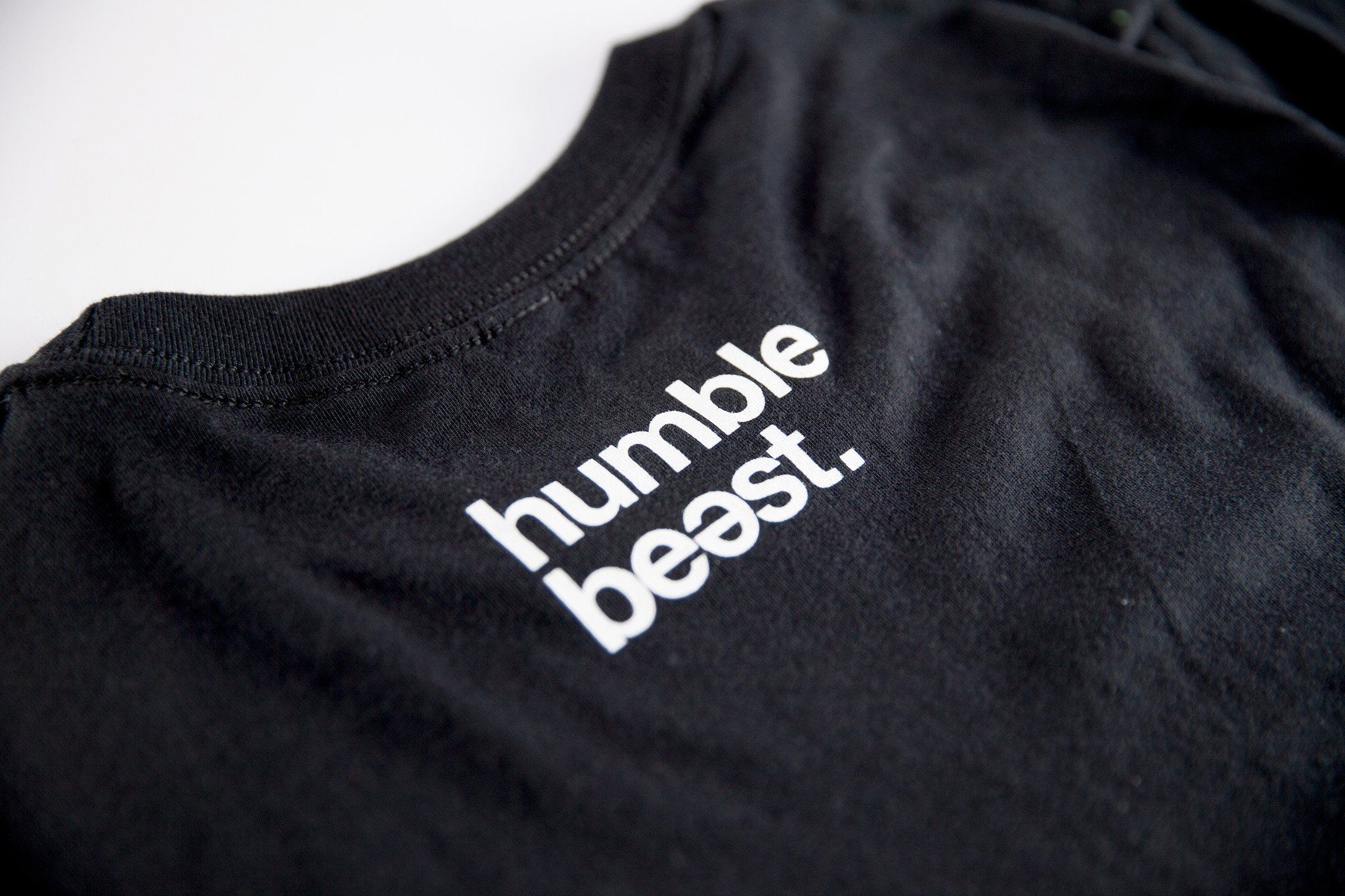 Maglietta nera Humble Beast, 2048x1365 2K, PC