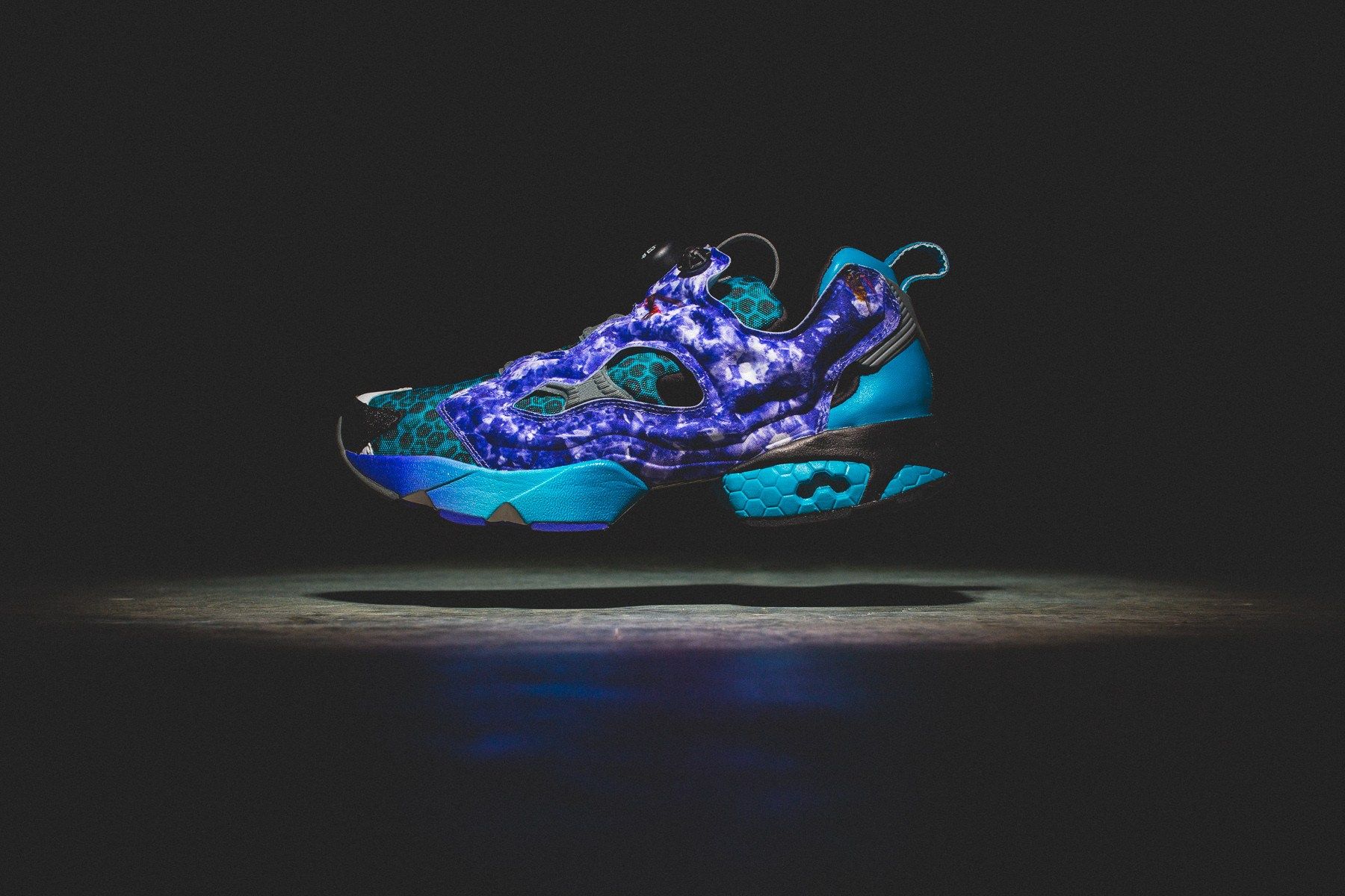 Sneaker Nike viola sfondo, 1080x1920 Verticale, Samsung Galaxy