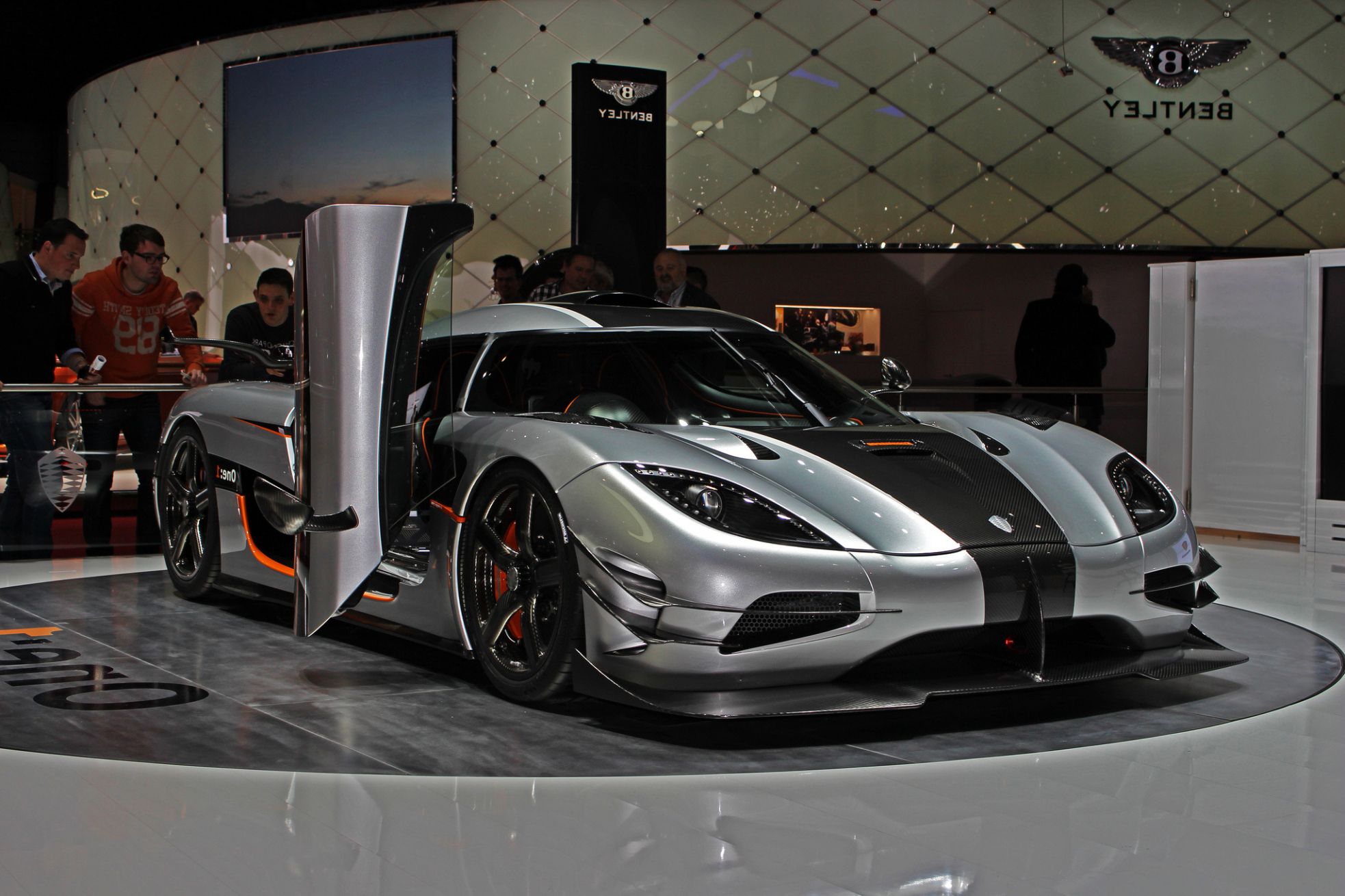 Koenigsegg One:1 hypercar argento, 1966x1310 WUXGA, Desktop