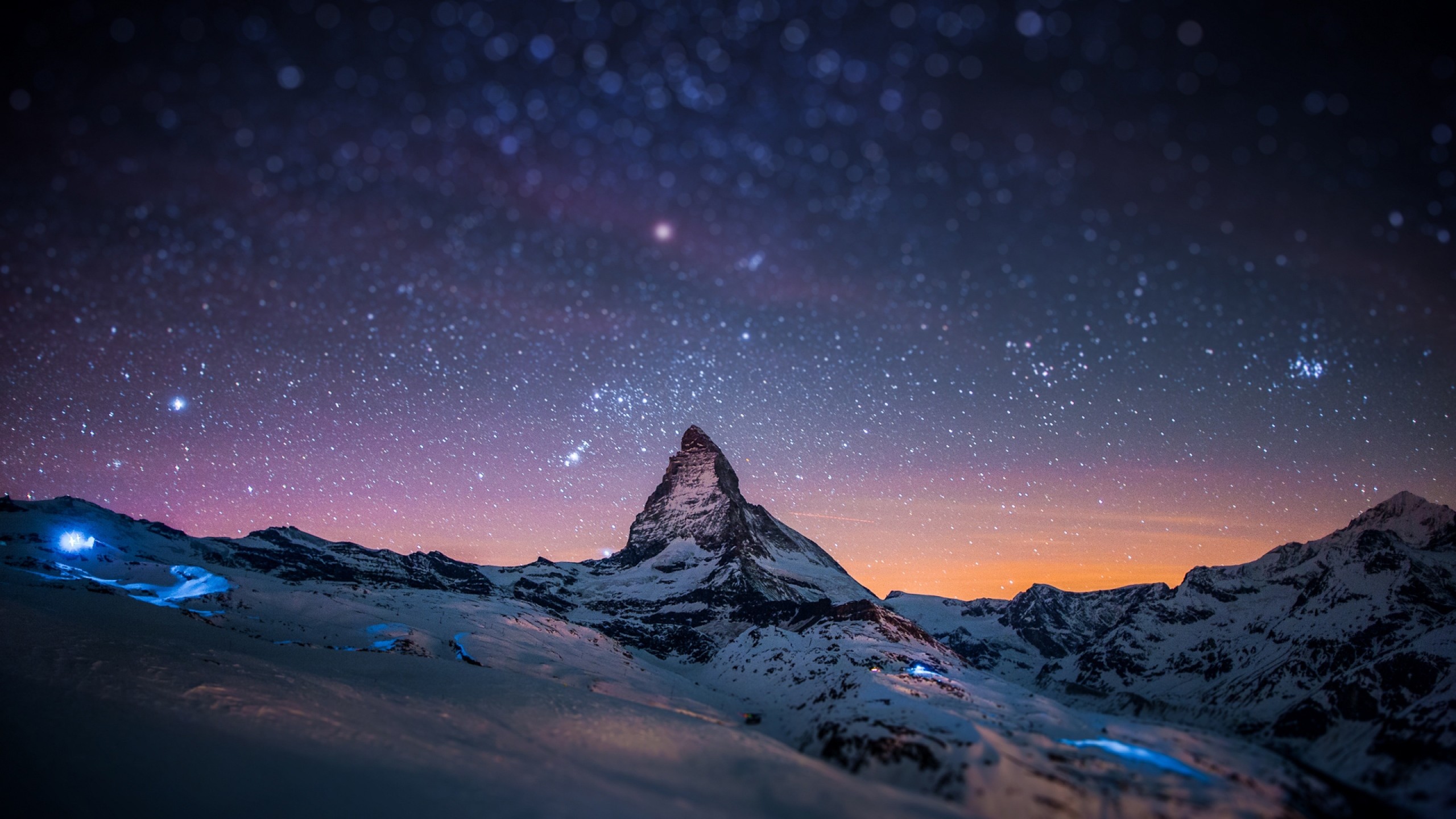Montagna innevata sotto cielo stellato, 2560x1440 2K QHD, Mac