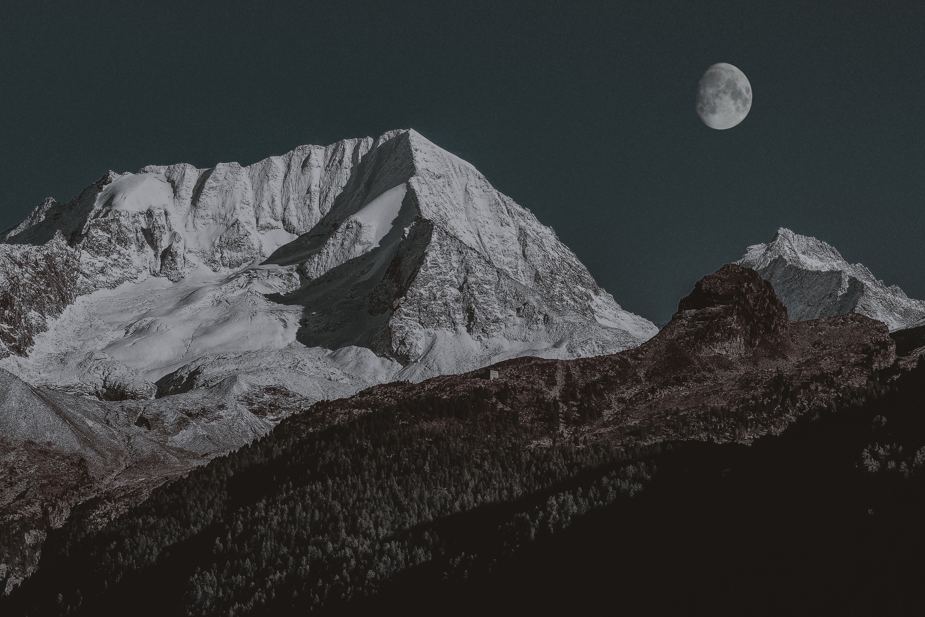 Montagne innevate con luna, 3648x2432 2K+, iMac