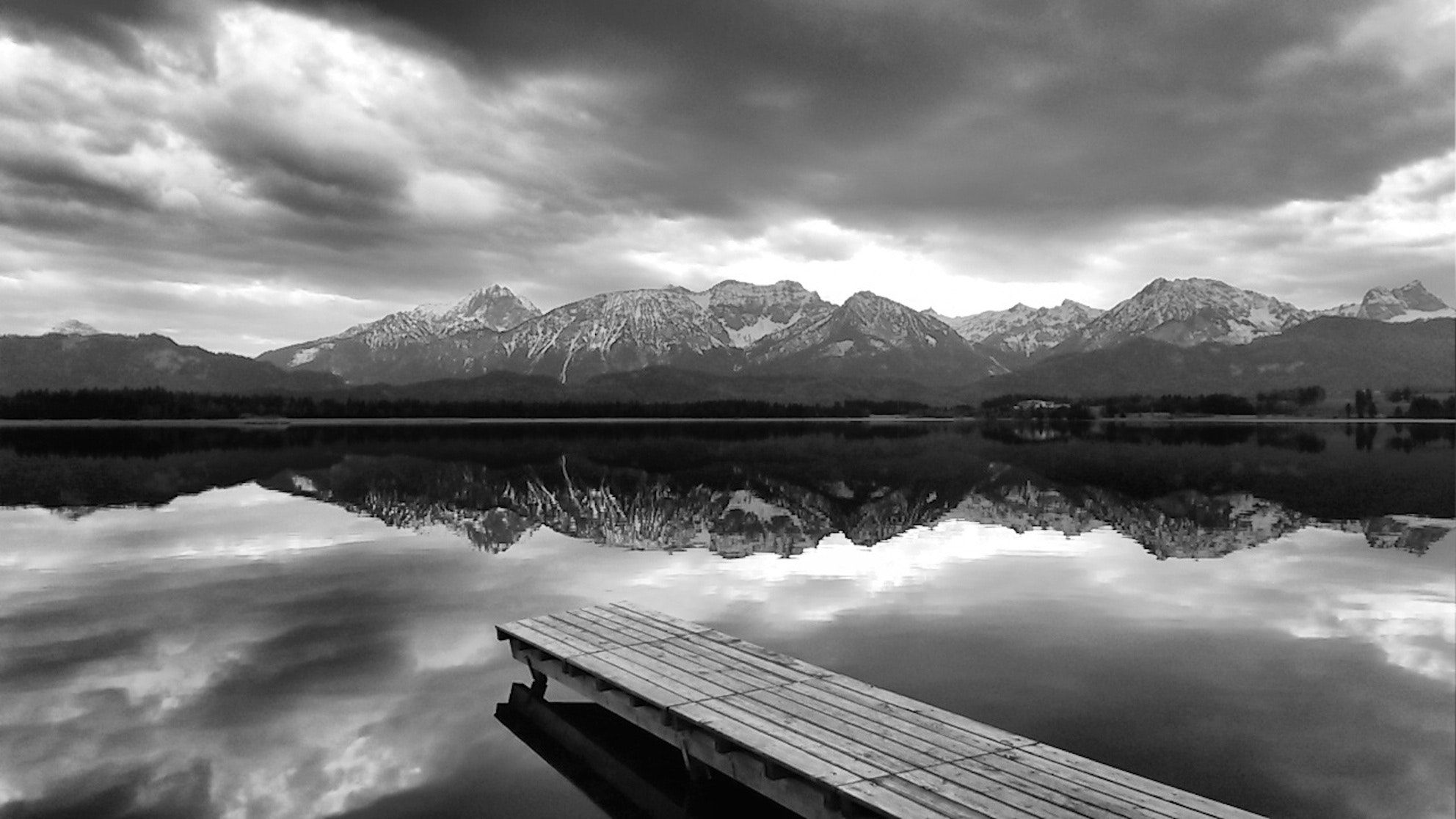 Lago e montagne in bianco e nero, 1984x1116 Full HD, PC Desktop