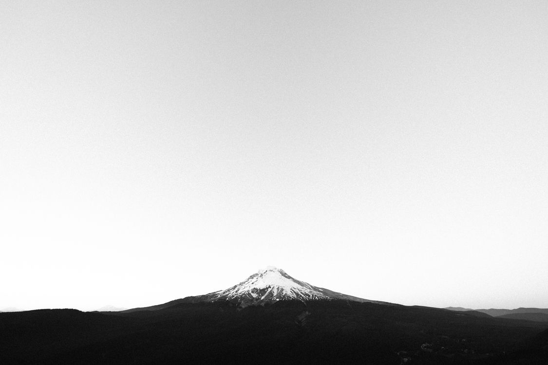 Montagna innevata in bianco e nero, 1125x750 HD, PC